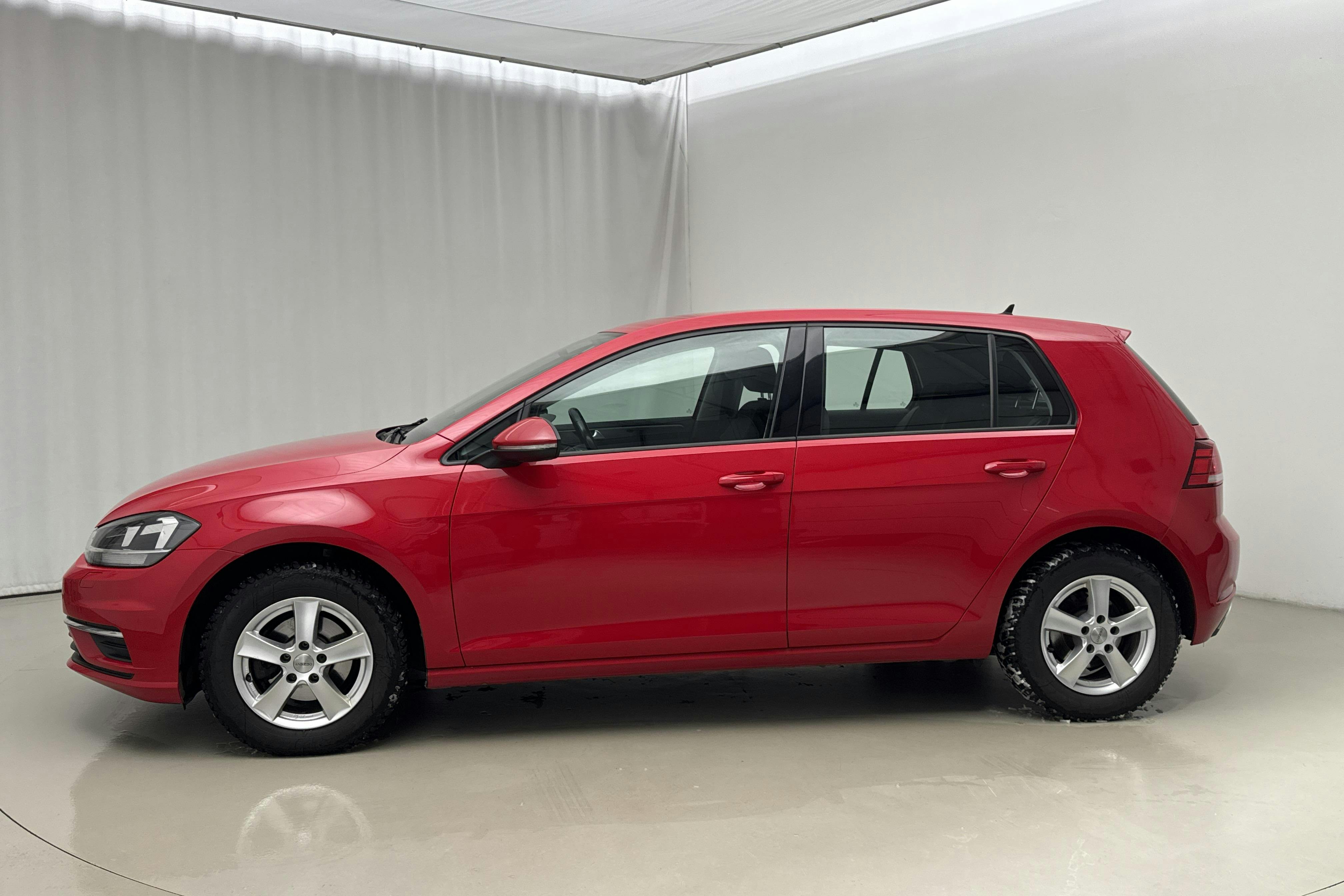Presentation photo 2 of 13: VW Golf VII 1.0 TSI 5dr (110hk) - 71 670 km - Automatic - red - 2018