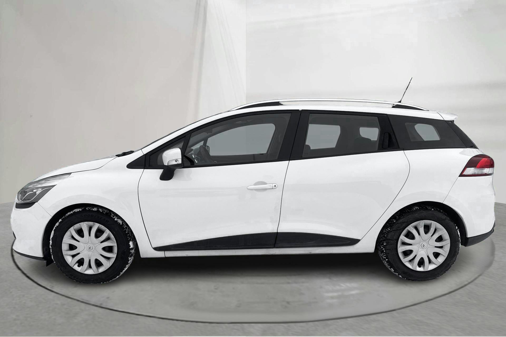 Presentation photo 2 of 14: Renault Clio IV 0.9 TCe 90 Sports Tourer (90hk) - 108 940 km - Manual - white - 2014