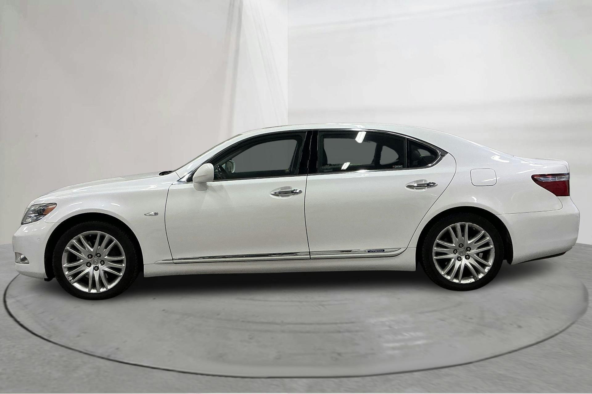 Presentationsfoto 2 av 23: Lexus LS 600h (445hk) - 24 765 mil - Automat - vit - 2008