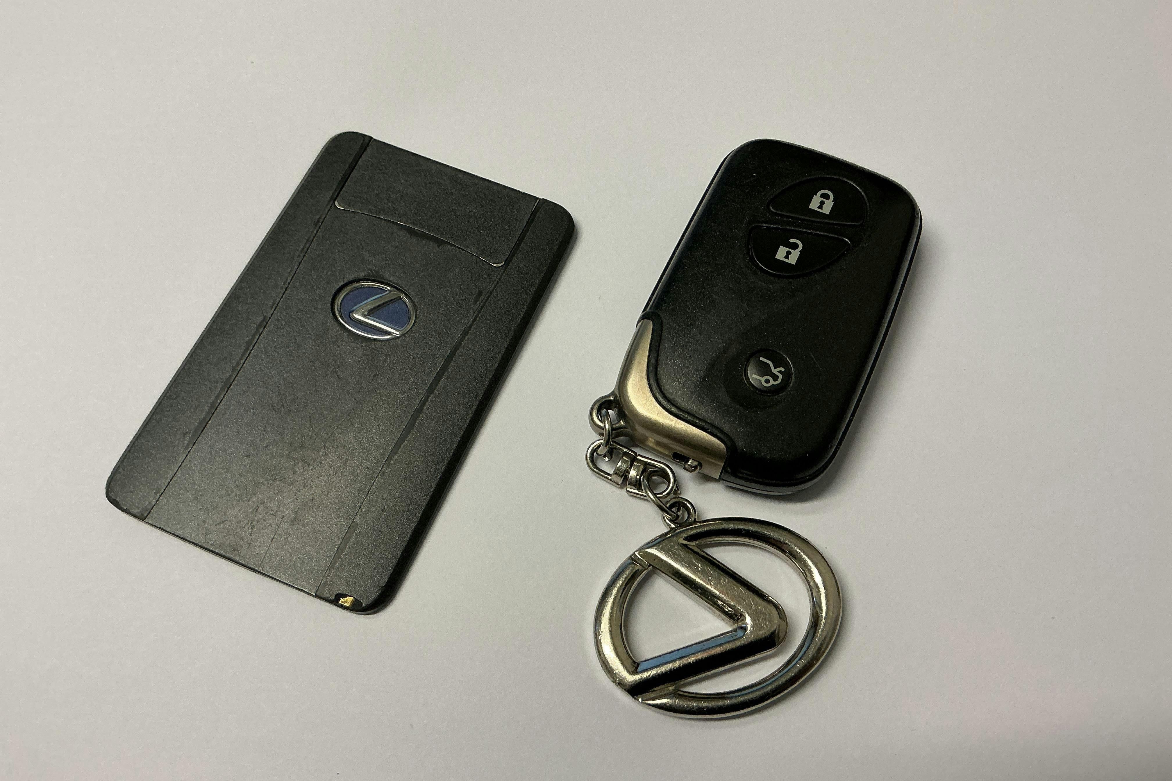 Presentationsfoto 23 av 23: Lexus LS 600h (445hk) - 24 765 mil - Automat - vit - 2008