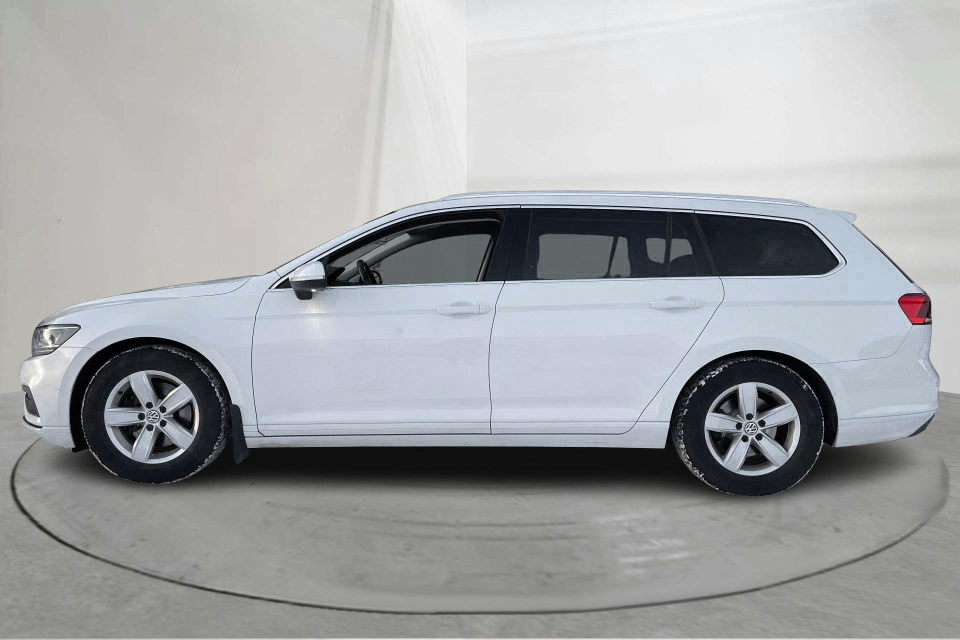 Presentationsfoto 2 av 19: VW Passat 1.5 TSI Sportscombi (150hk) - 14 434 mil - Automat - vit - 2020