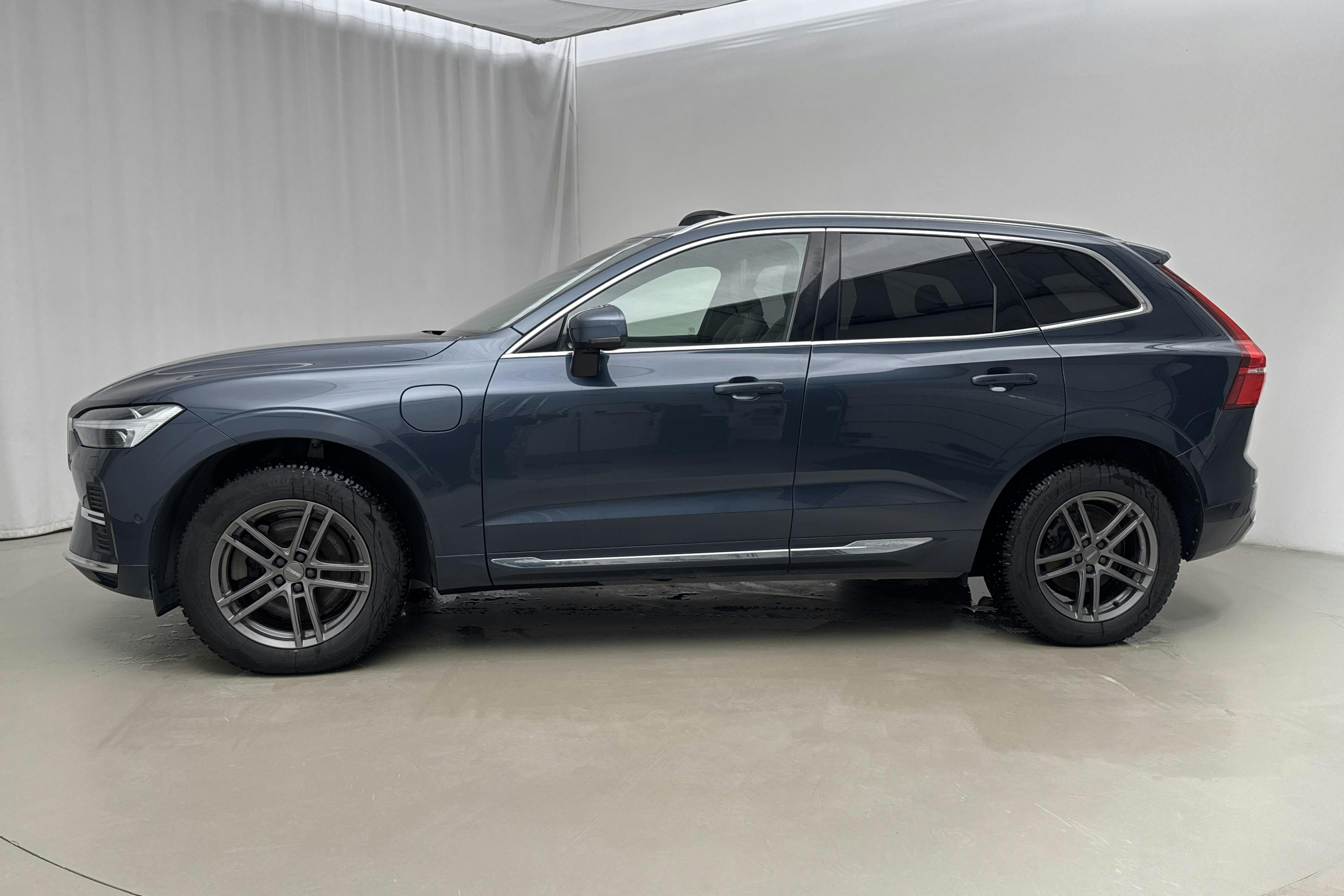 Presentationsfoto 2 av 26: Volvo XC60 T6 AWD Recharge (350hk) - 12 435 mil - Automat - Dark Blue - 2023