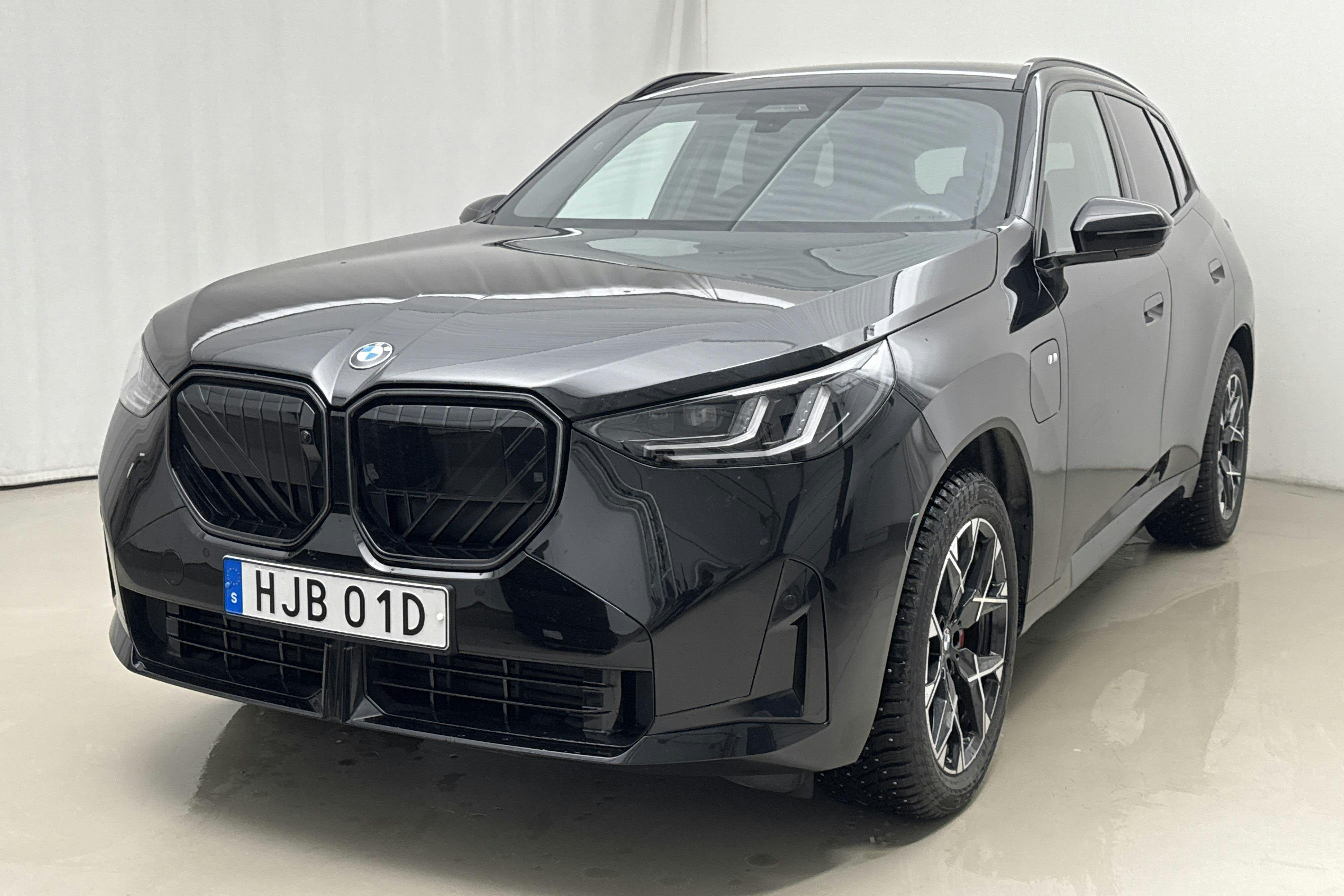 Præsentationsfoto 1 af 23: BMW X3 30e xDrive, G45 (299hk) - 14 520 kilometer - Salgsautomat - Sort - 2025
