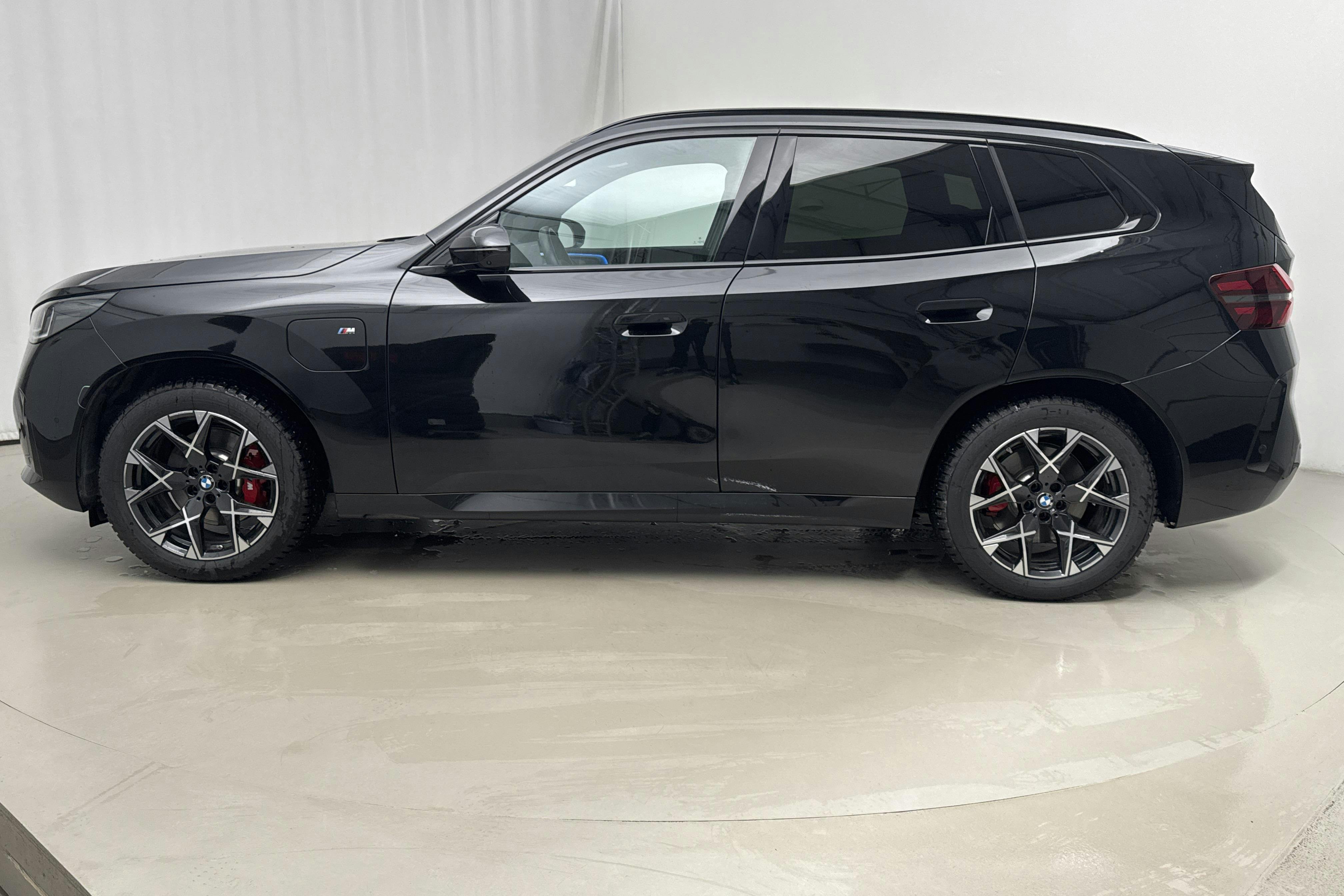 Præsentationsfoto 2 af 23: BMW X3 30e xDrive, G45 (299hk) - 14 520 kilometer - Salgsautomat - Sort - 2025