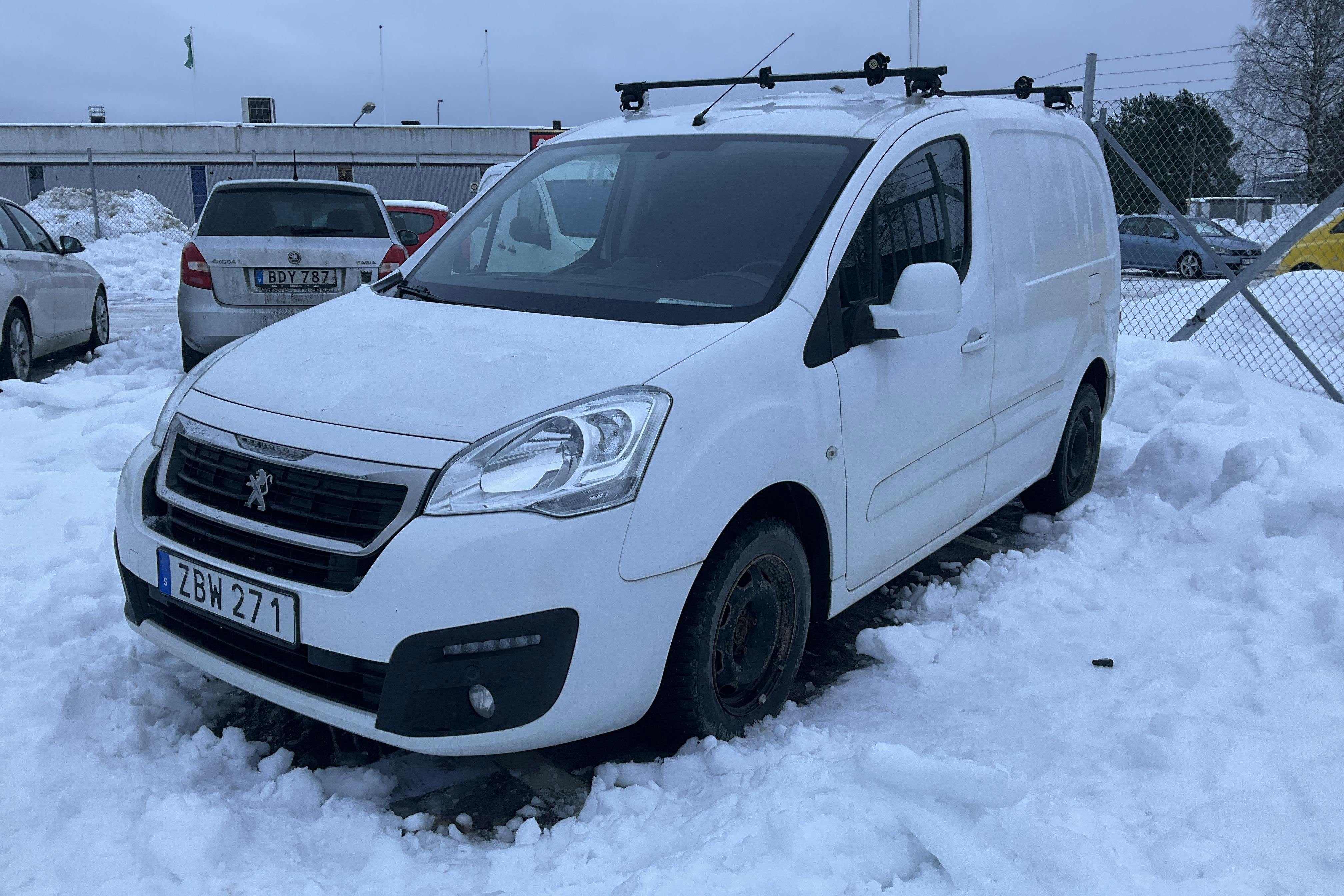 Presentation photo 1 of 9: Peugeot Partner 1.6 BlueHDI Skåp (100hk) - 138 480 km - Automatic - 2017