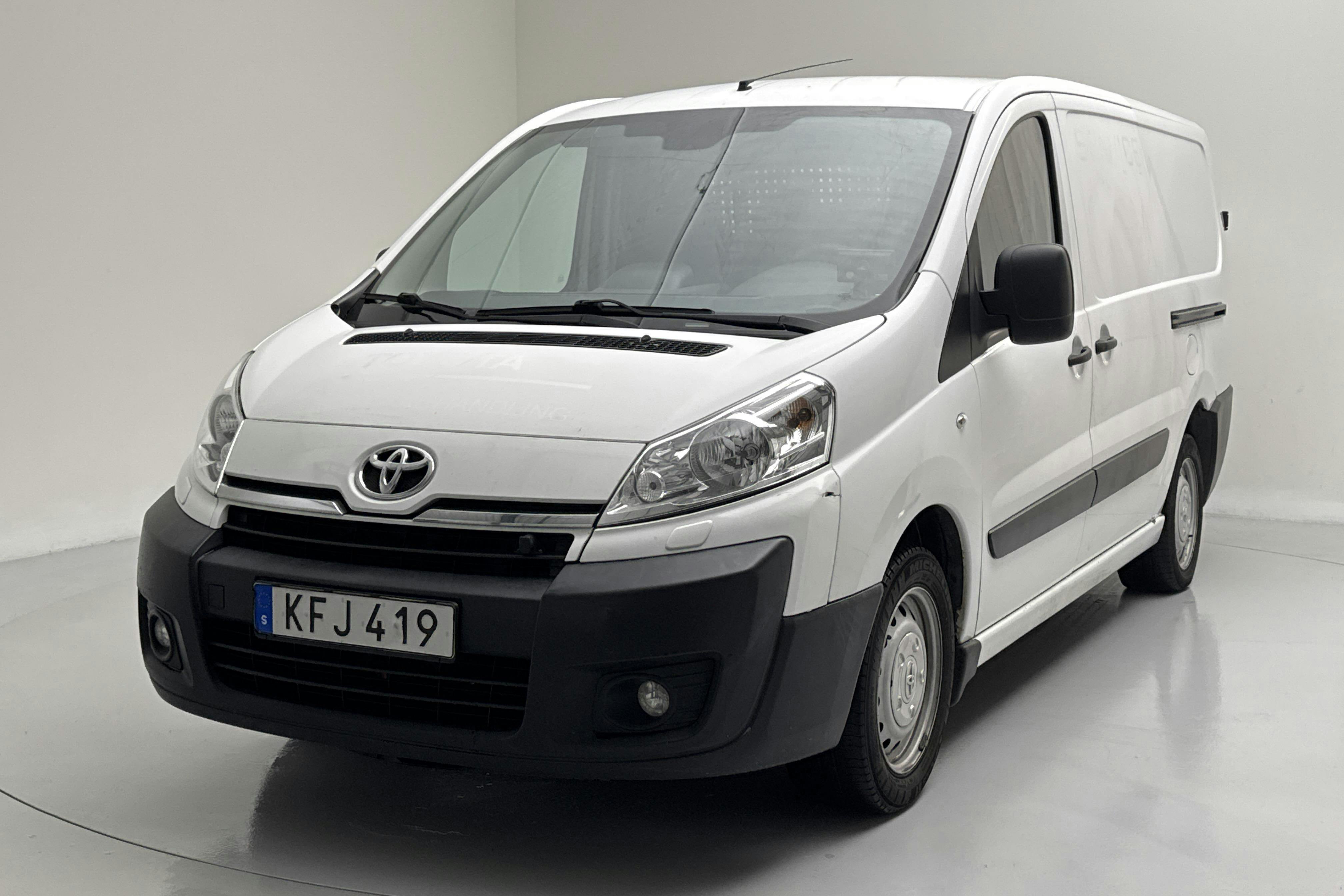 Presentationsfoto 1 av 13: Toyota PROACE 2.0 D-4D (128hk) - 9 504 mil - Manuell - vit - 2015