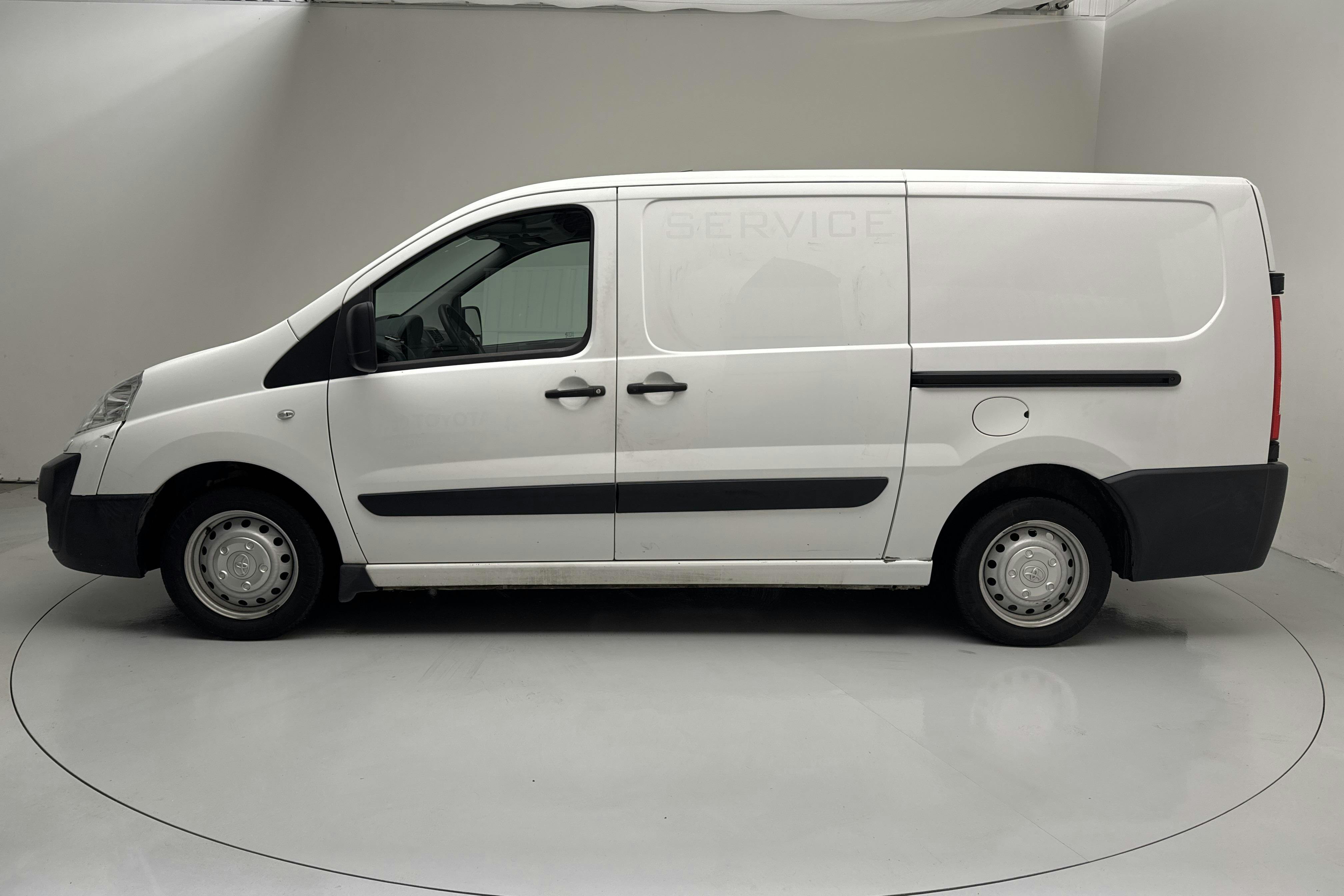 Presentationsfoto 2 av 13: Toyota PROACE 2.0 D-4D (128hk) - 9 504 mil - Manuell - vit - 2015