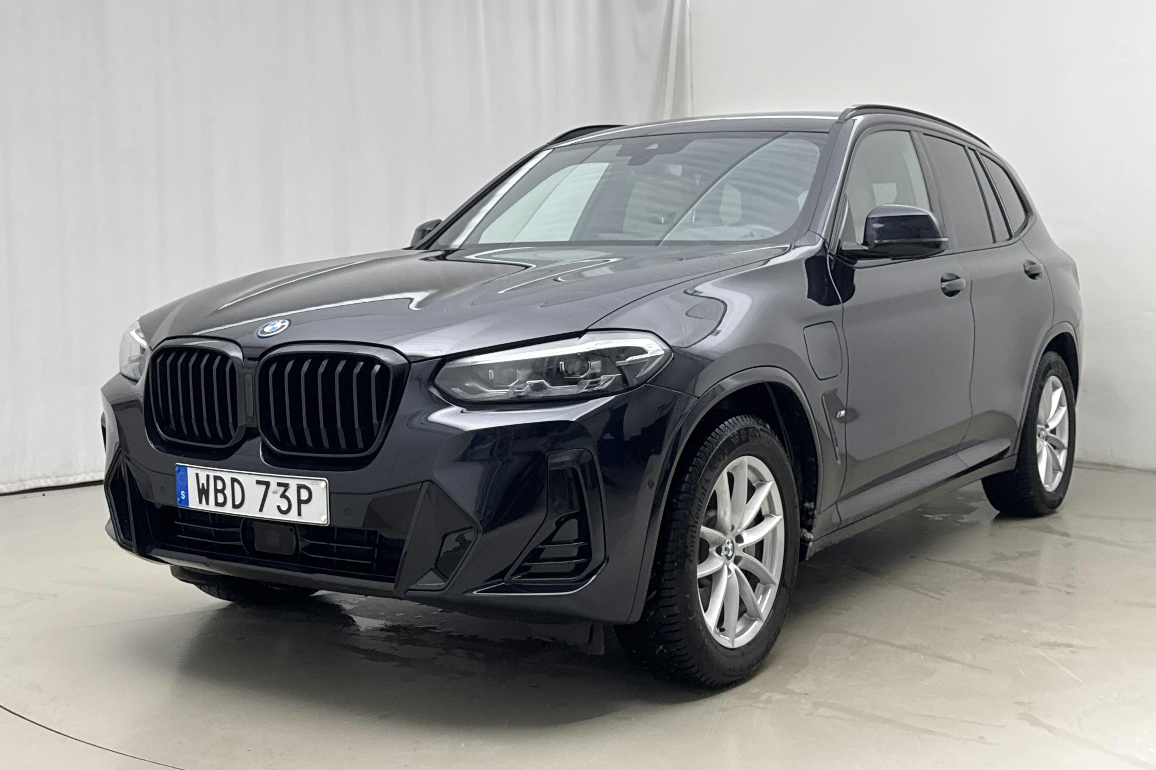 Präsentationsfoto 1 von 23: BMW X3 xDrive30e, G01 LCI (292hk) - 26 410 Kilometer - Verkaufsautomat - Schwarz - 2024