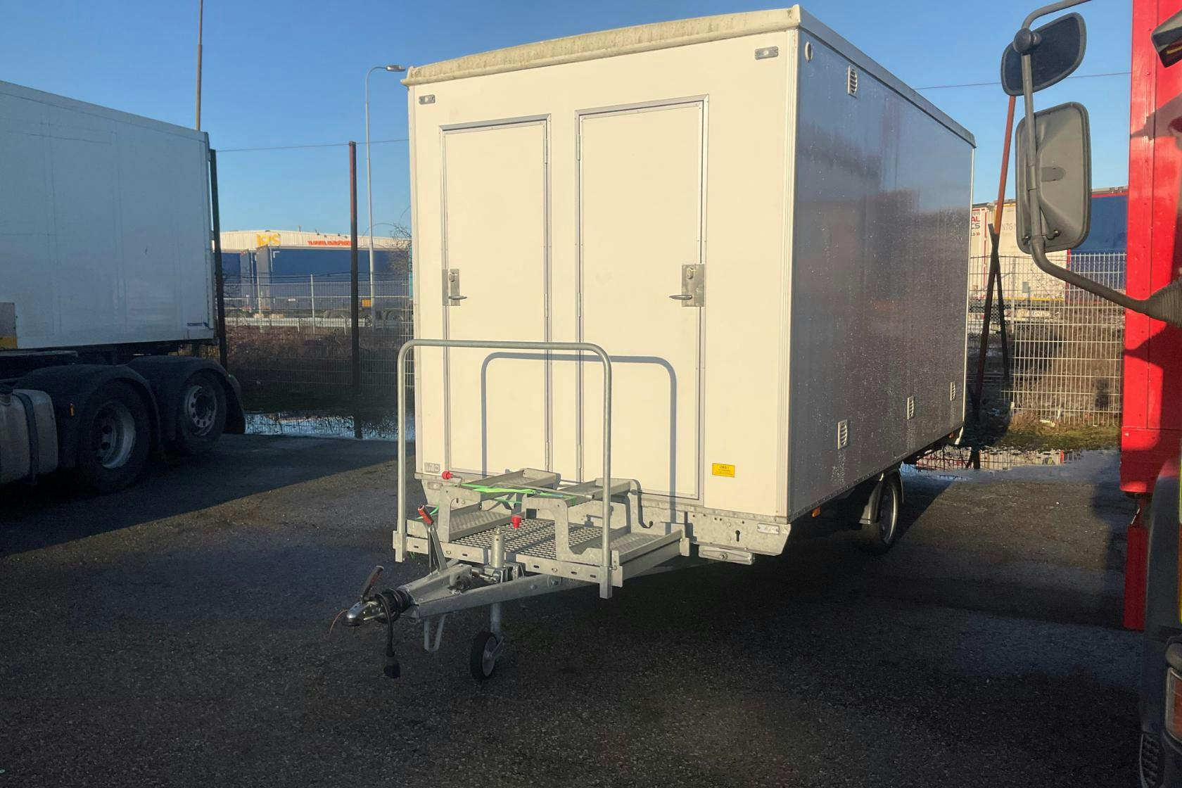 Presentationsfoto 1 av 21: SCANVOGN manskapsvagn 420 - 0 km - vit - 2021