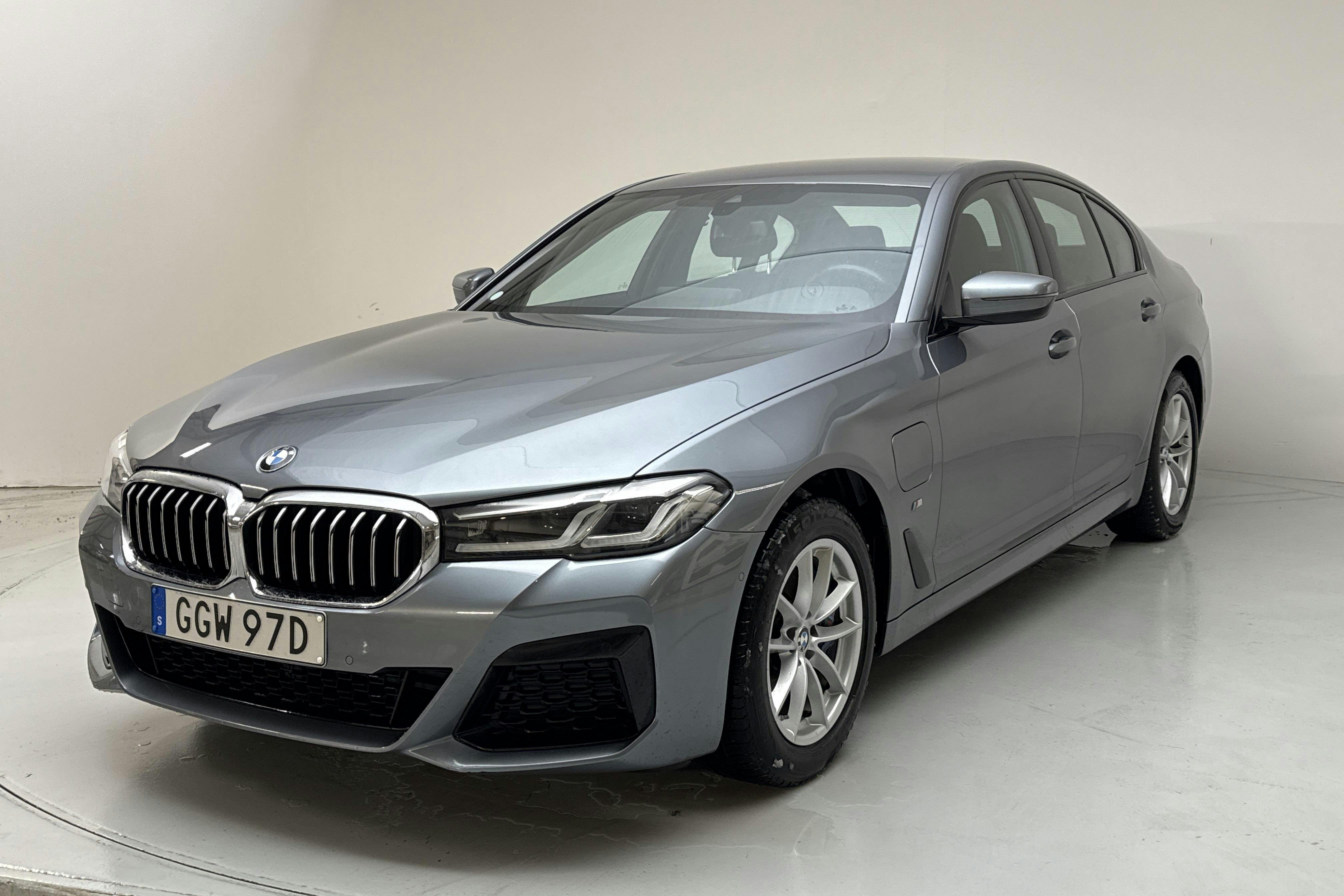 Presentation photo 1 of 20: BMW 530e xDrive Sedan, G30 12kWh LCI (292hk) - 119 740 km - Automatic - blue - 2021