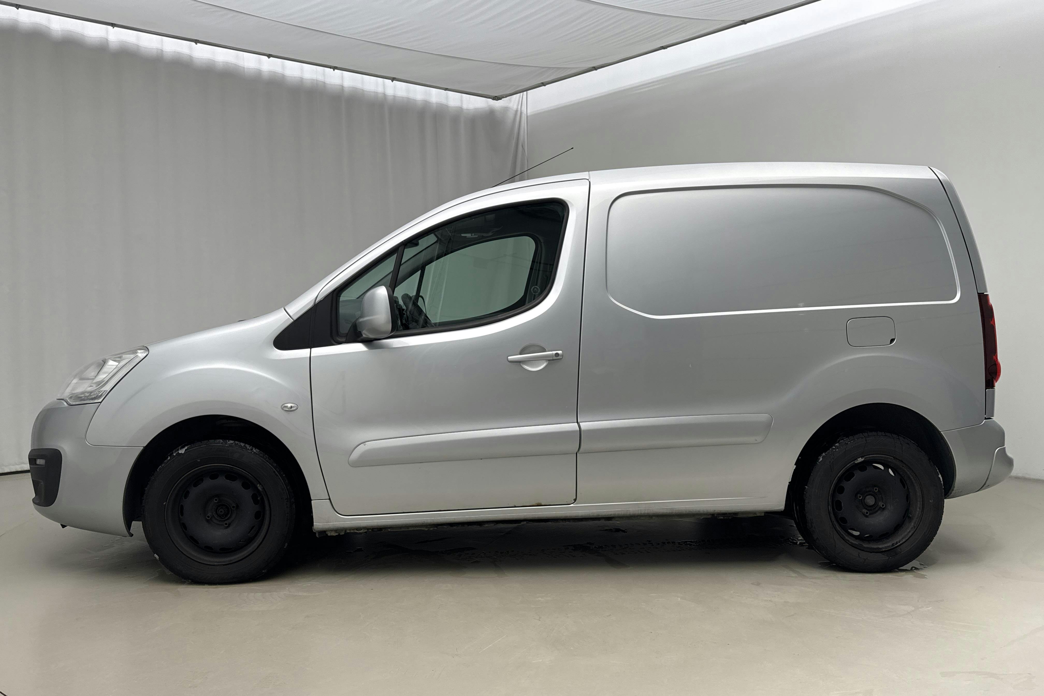 Presentationsfoto 2 av 12: Citroën Berlingo 1.6 BlueHDi Skåp (100hk) - 17 298 mil - Automat - silver - 2016
