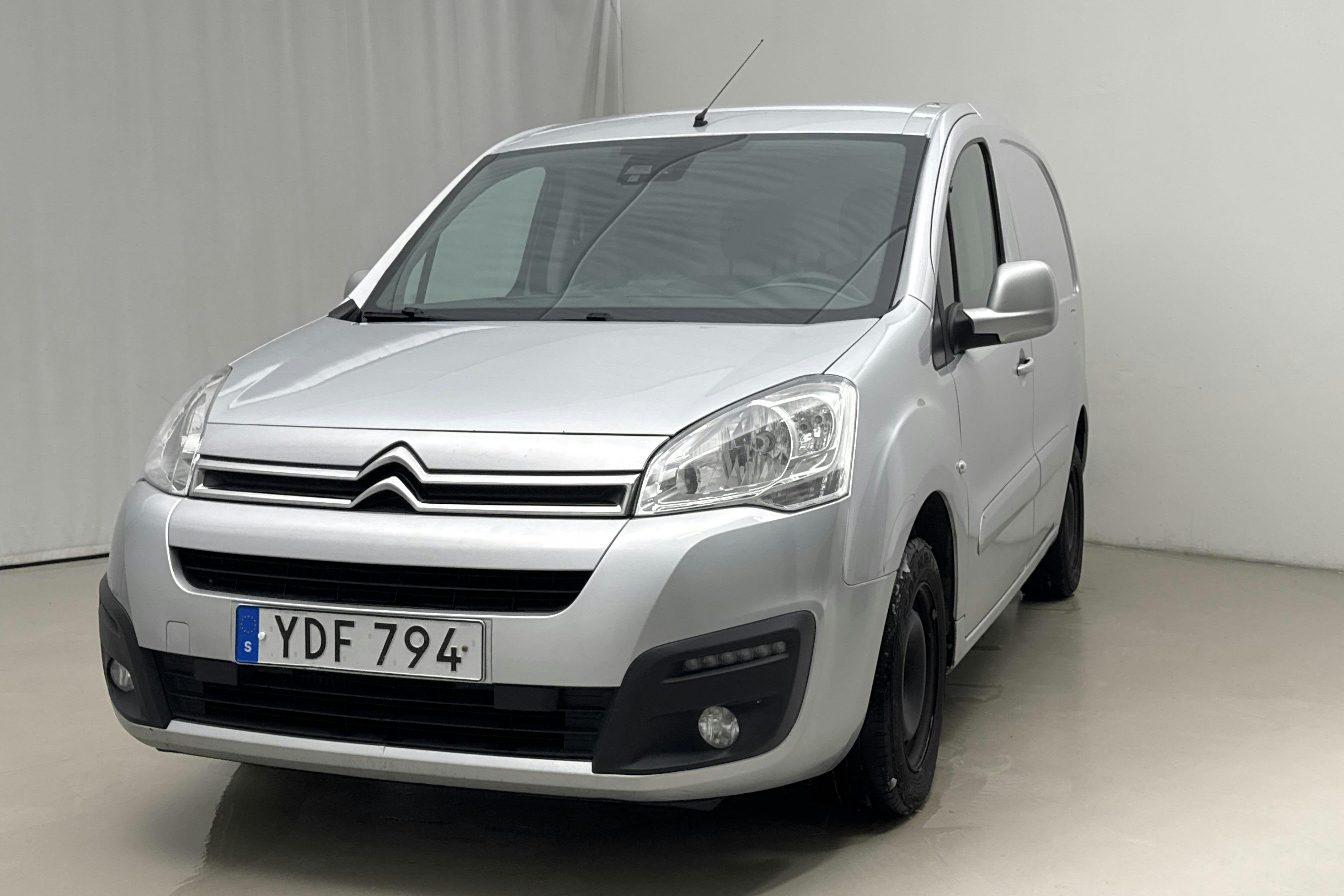 Presentationsfoto 1 av 12: Citroën Berlingo 1.6 BlueHDi Skåp (100hk) - 17 298 mil - Automat - silver - 2016