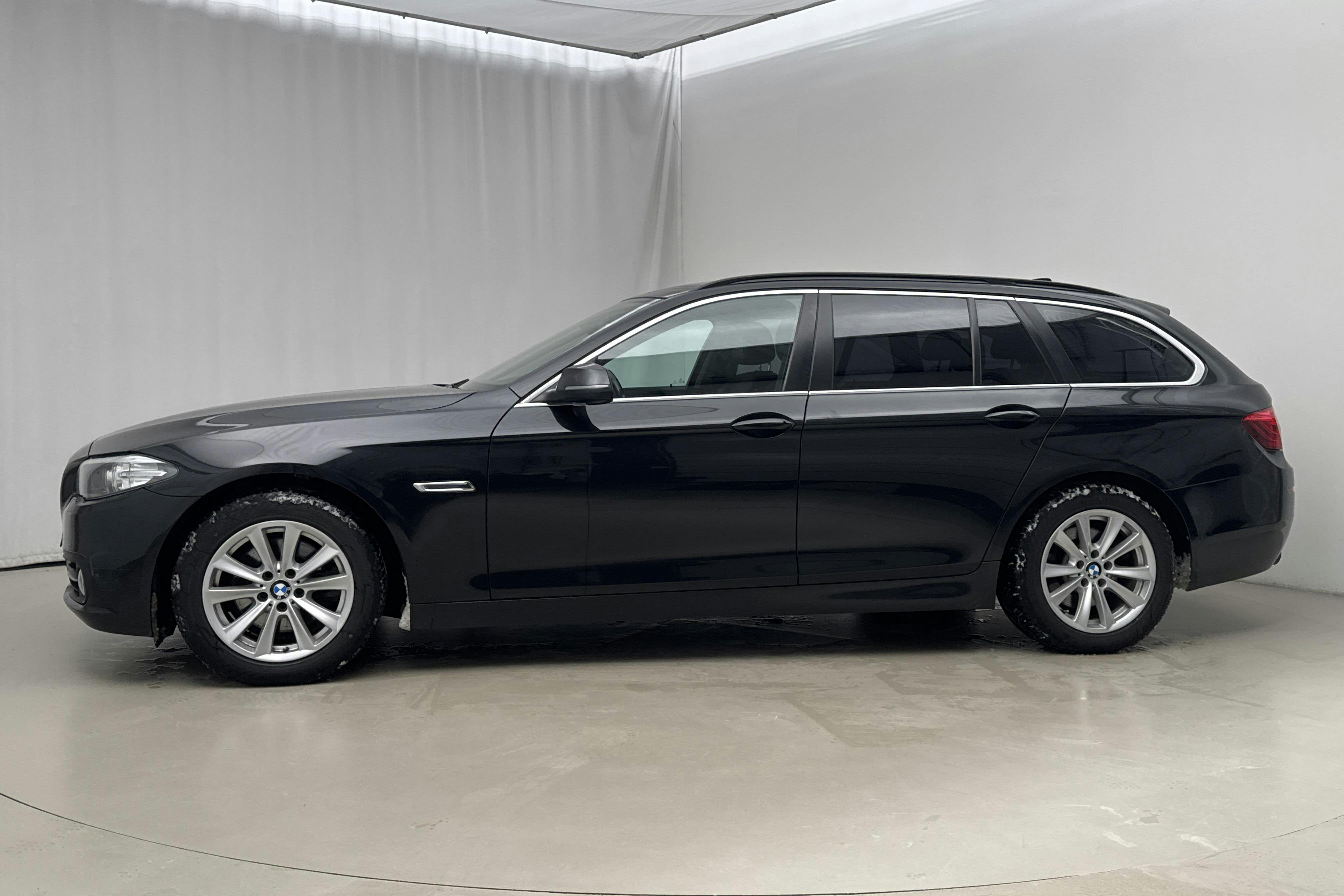 Presentation photo 2 of 20: BMW 520d xDrive Touring, F11 (190hk) - 190 890 km - Automatic - black - 2015