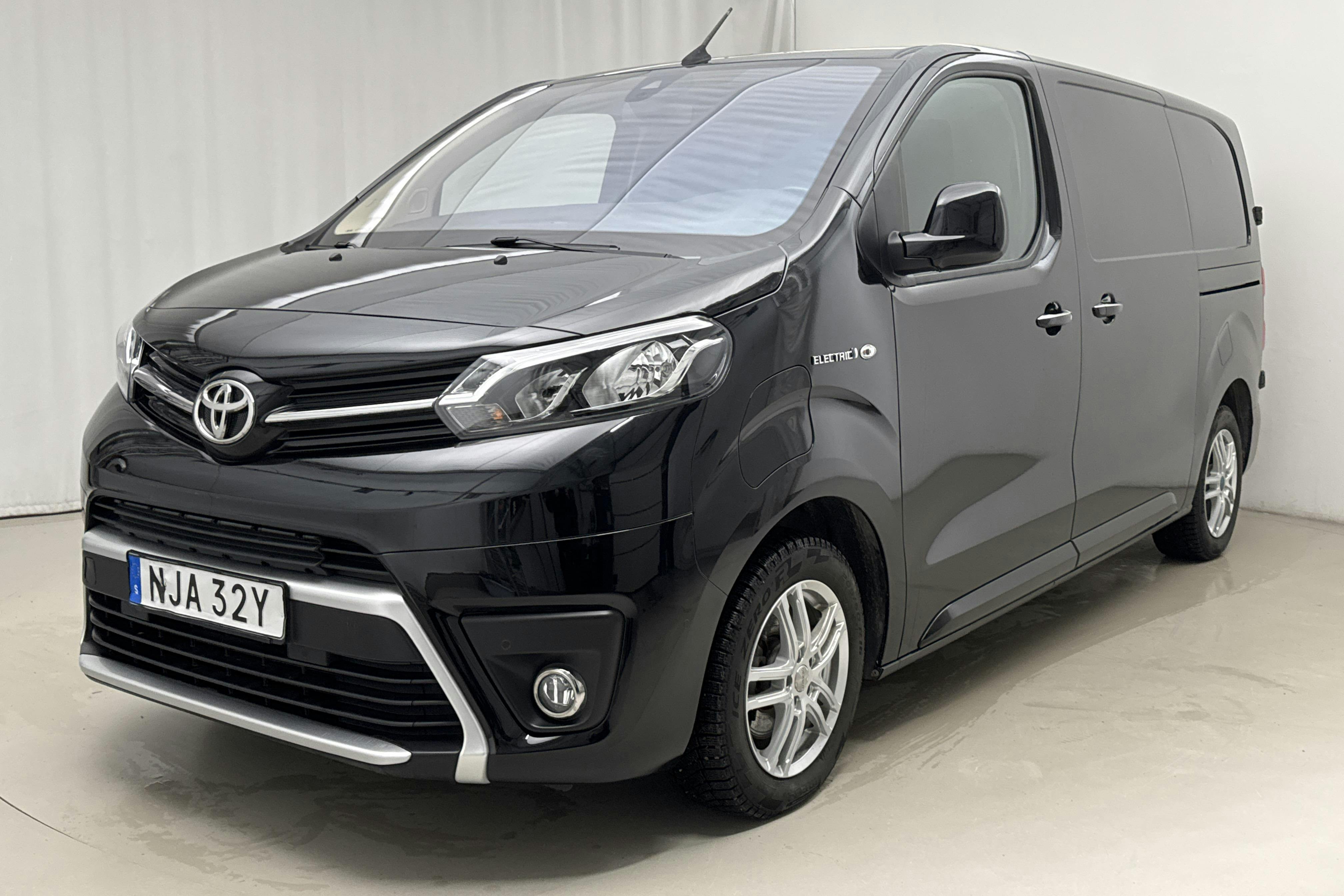 Presentationsfoto 1 av 17: Toyota PROACE Electric 75kWh (136hk) - 3 043 mil - Automat - svart - 2023