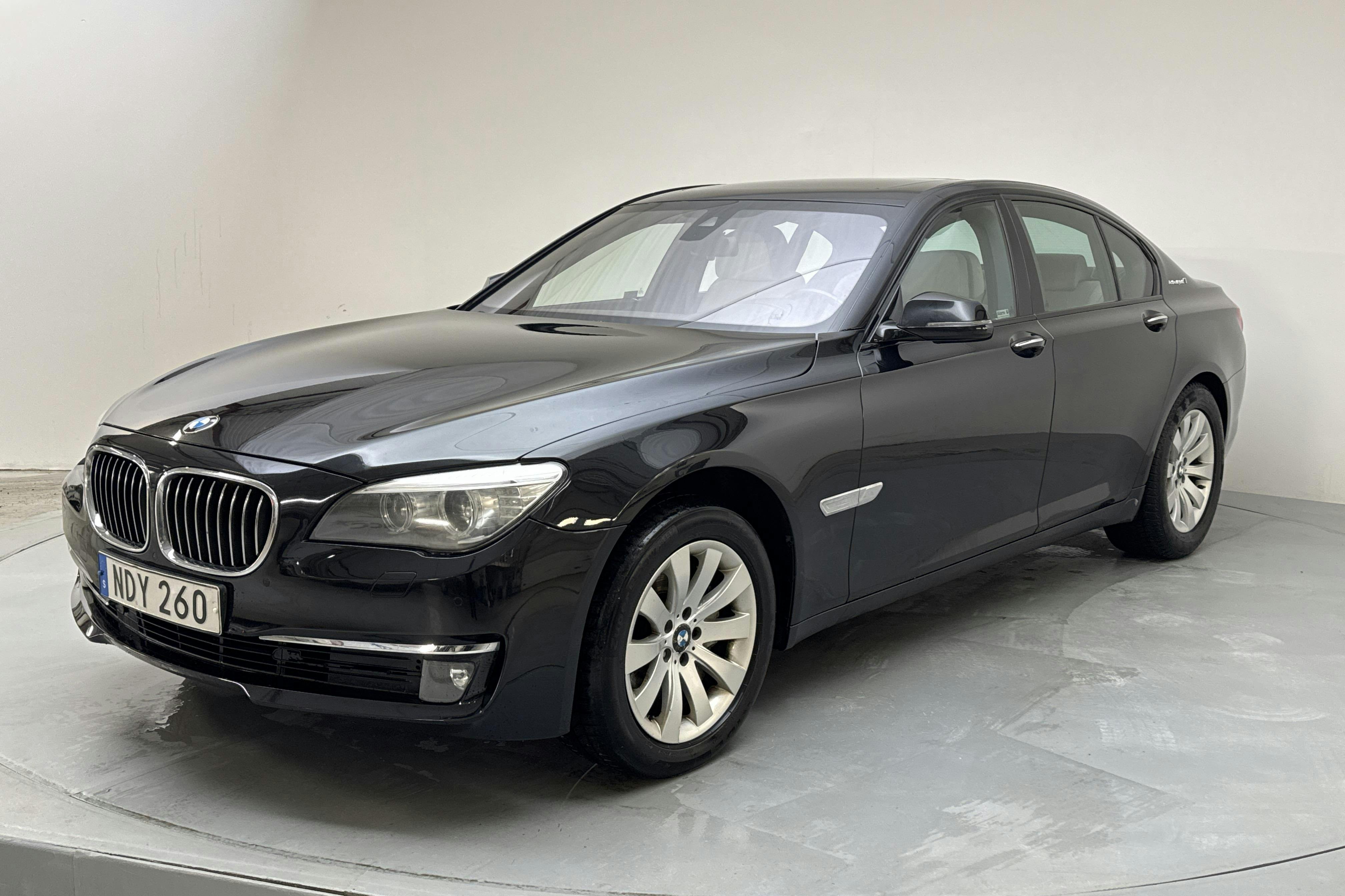 Presentationsfoto 1 av 15: BMW ActiveHybrid 7 Sedan, F01 (320hk) - 24 699 mil - Automat - svart - 2013