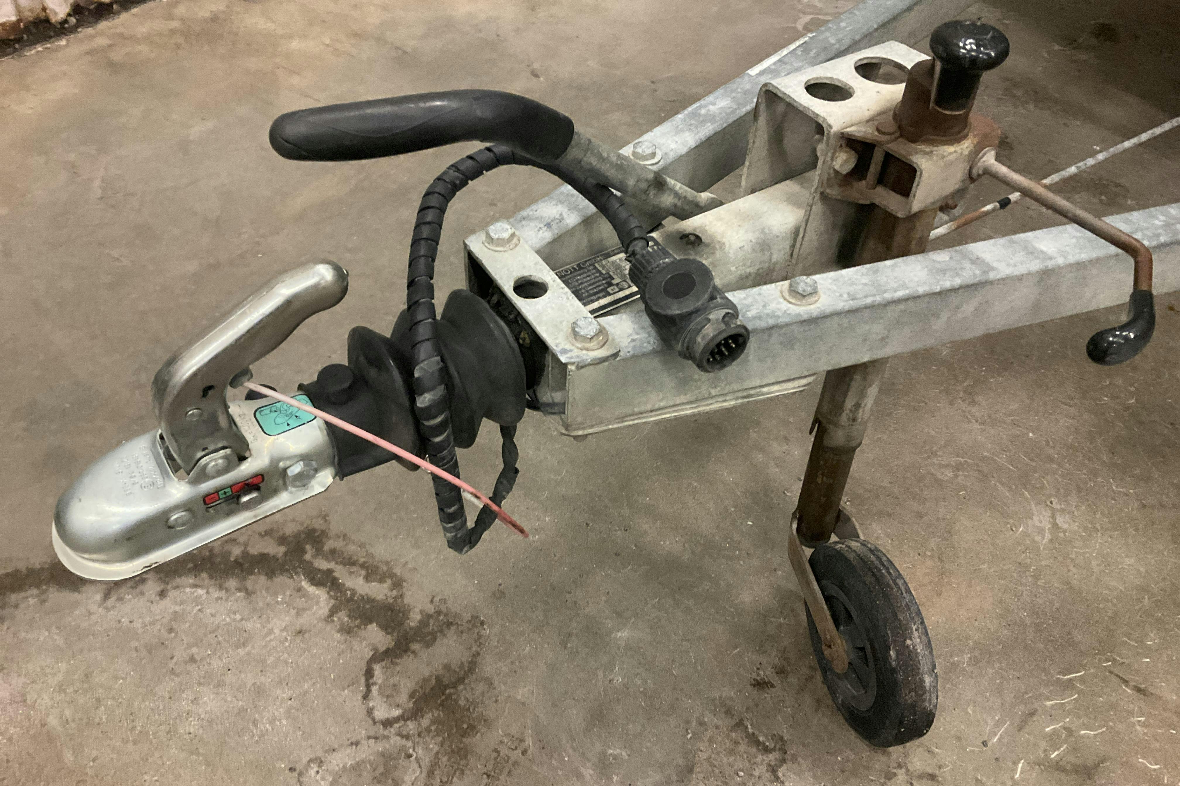 Presentationsfoto 12 av 12: FOGELSTA BZ1250 Kåpsläpvagn med tippfunktion - 0 km - 2013