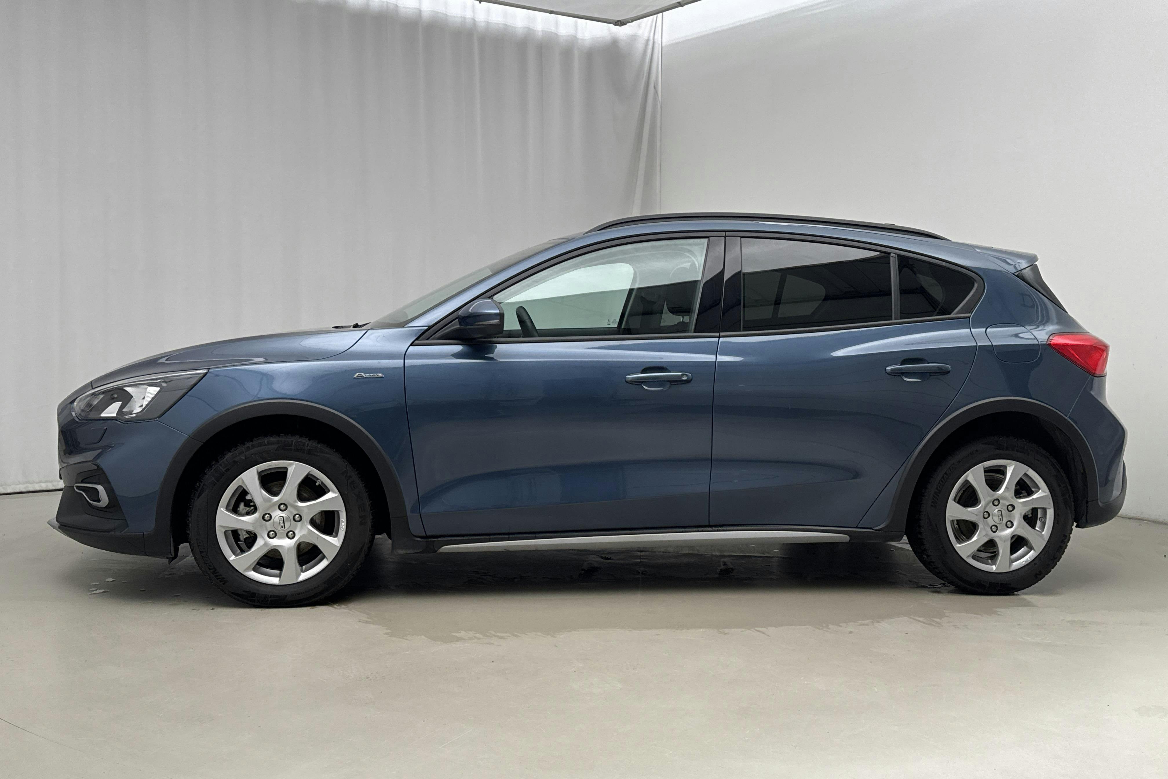 Presentationsfoto 2 av 20: Ford Focus 1.0T EcoBoost 5dr (125hk) - 4 233 mil - Manuell - blå - 2022