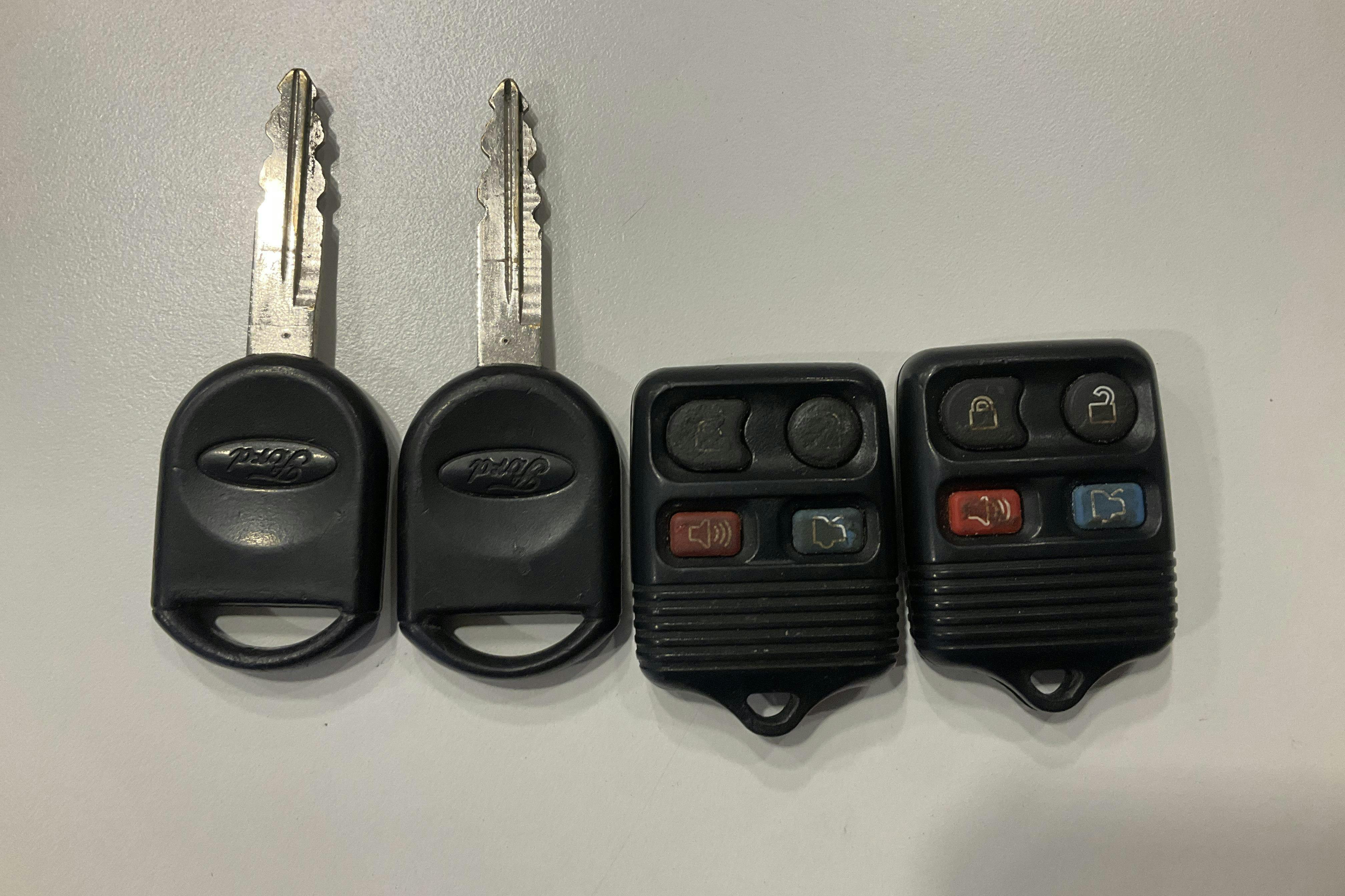 Presentationsfoto 24 av 24: Ford Mustang 4.0 V6 Cabriolet (210hk) - 13 852 mil - Automat - silver - 2007