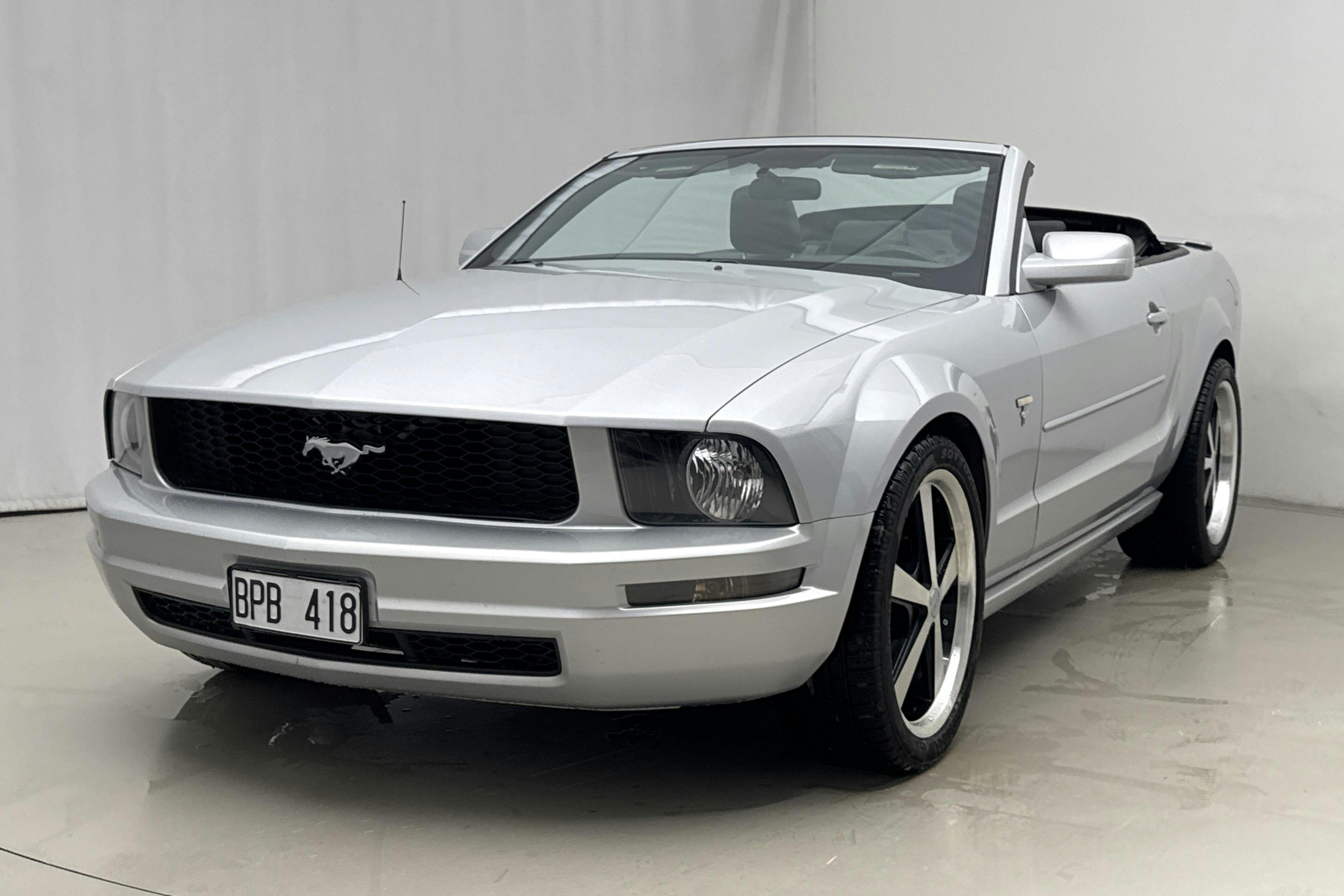Presentationsfoto 1 av 24: Ford Mustang 4.0 V6 Cabriolet (210hk) - 13 852 mil - Automat - silver - 2007