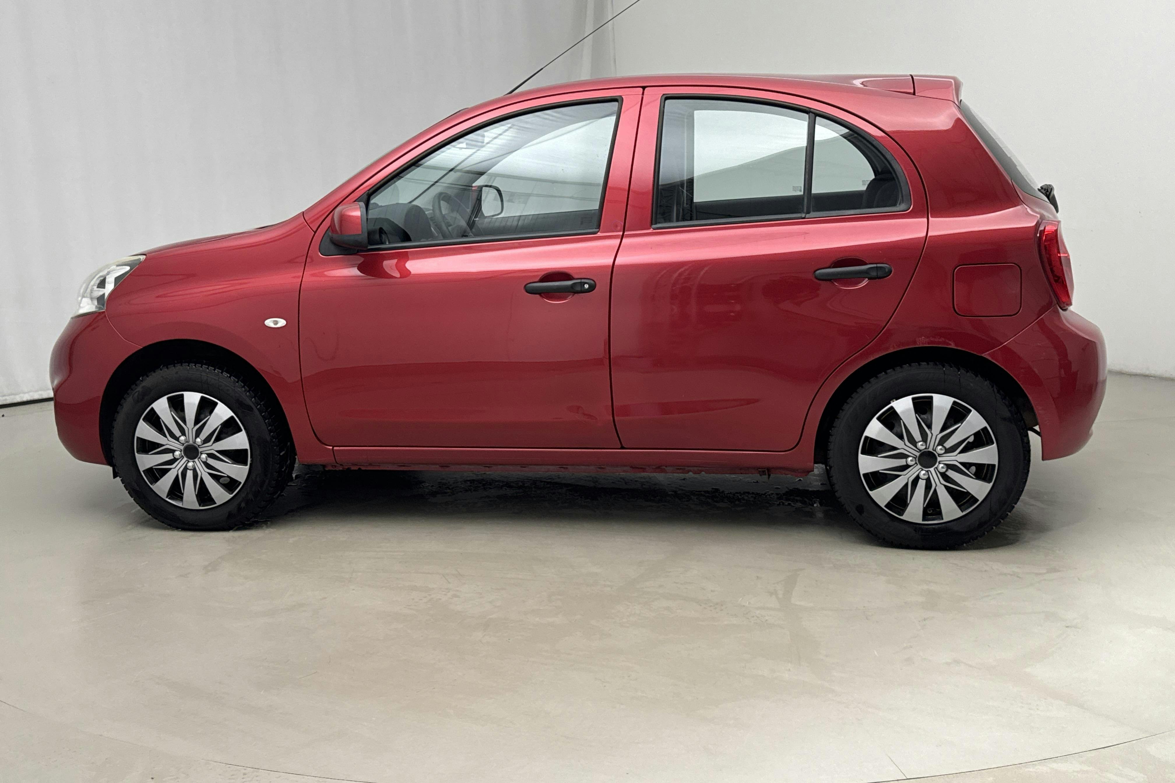 Presentationsfoto 2 av 12: Nissan Micra 1.2 5dr (80hk) - 15 364 mil - Manuell - röd - 2014