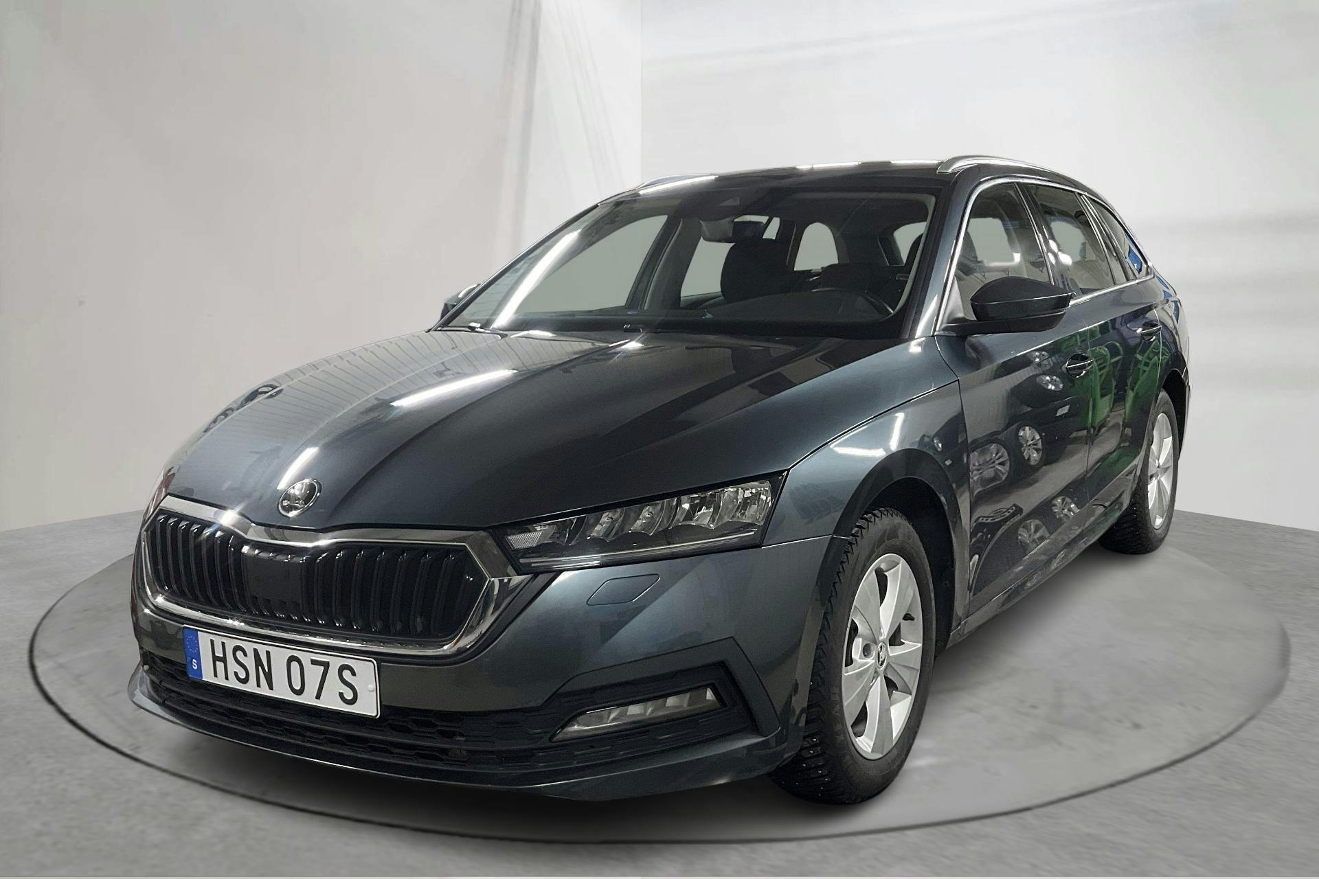 Presentation photo 1 of 16: Skoda Octavia 2.0 TDI Combi (150hk) - 80 530 km - Automatic - gray - 2021