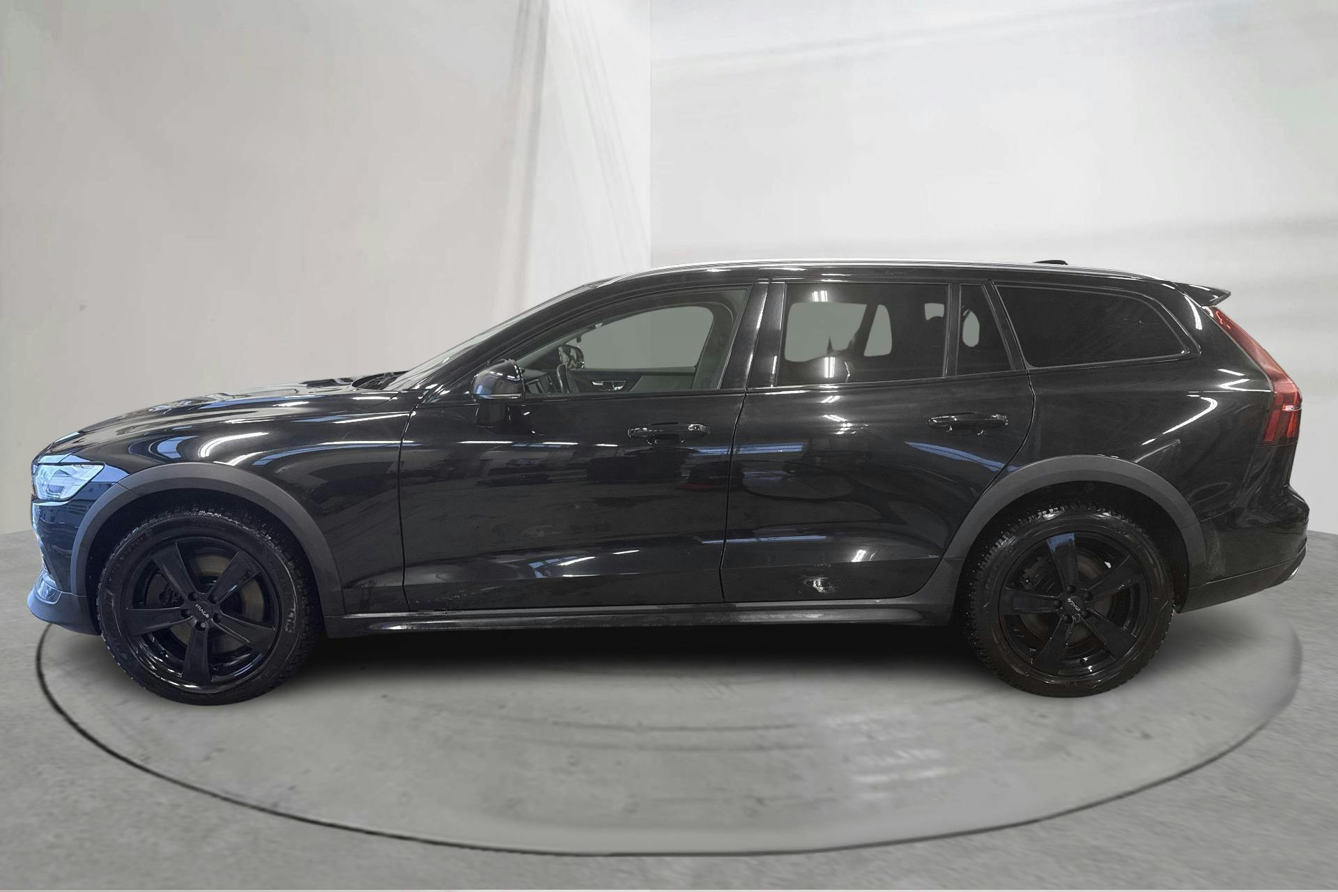 Presentationsfoto 2 av 22: Volvo V60 B4 Cross Country AWD Mildhybrid, Diesel (197hk) - 16 987 mil - Automat - svart - 2021