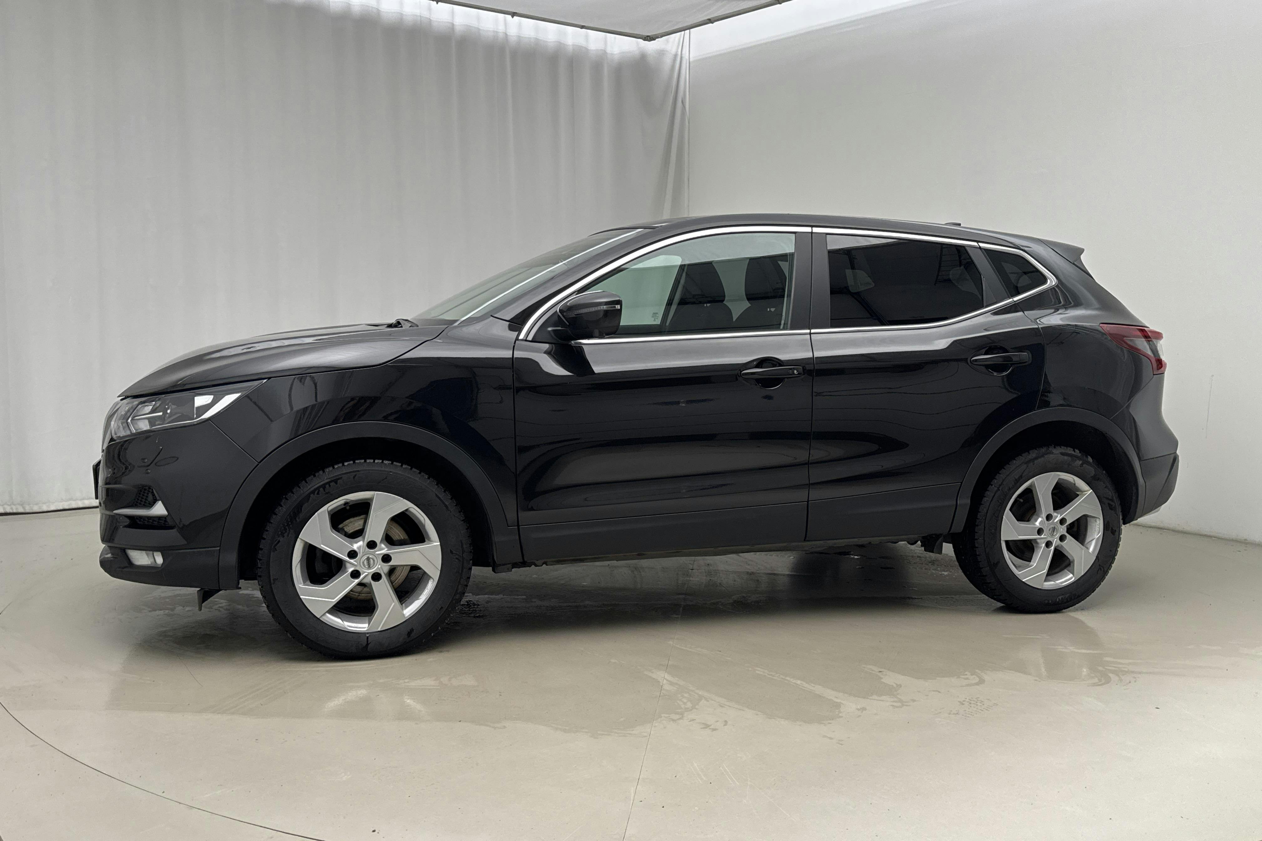Presentationsfoto 2 av 16: Nissan Qashqai 1.3 DIG-T (160hk) - 6 662 mil - Automat - svart - 2021