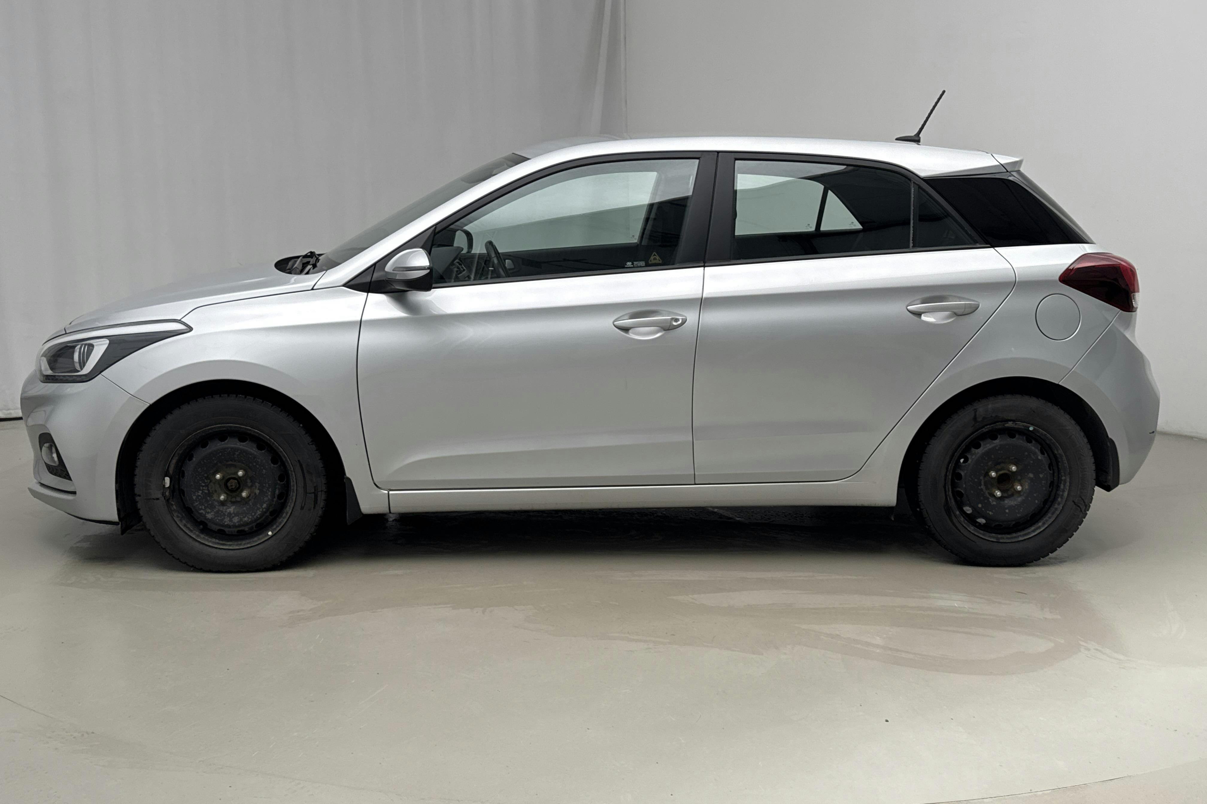 Presentationsfoto 2 av 15: Hyundai i20 1.0 T-GDi (100hk) - 6 353 mil - Automat - grå - 2020