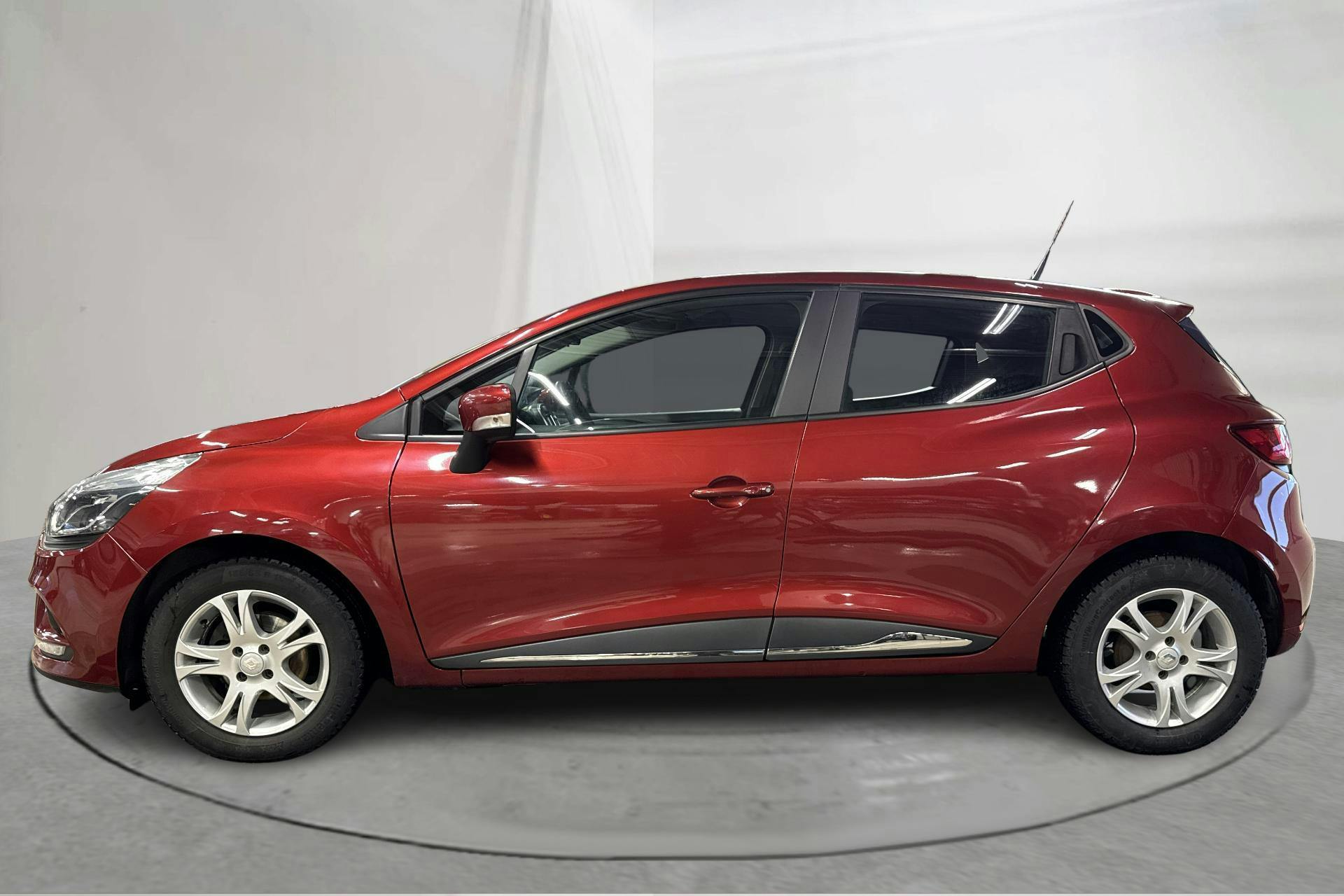 Presentation photo 2 of 15: Renault Clio IV 0.9 TCe 75 5dr (75hk) - 111 490 km - Manual - Dark Red - 2019