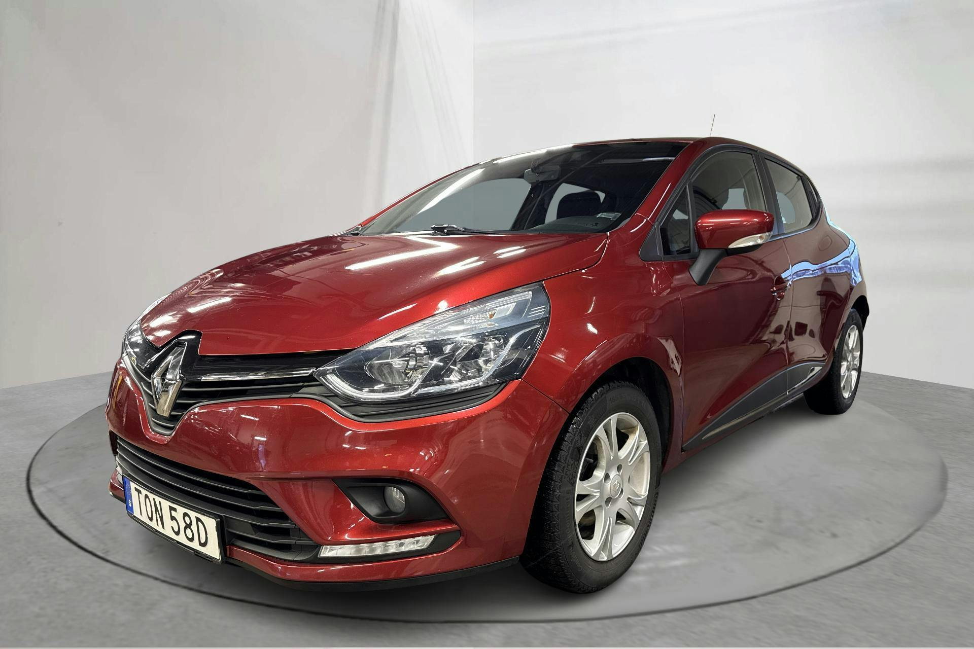 Presentation photo 1 of 15: Renault Clio IV 0.9 TCe 75 5dr (75hk) - 111 490 km - Manual - Dark Red - 2019