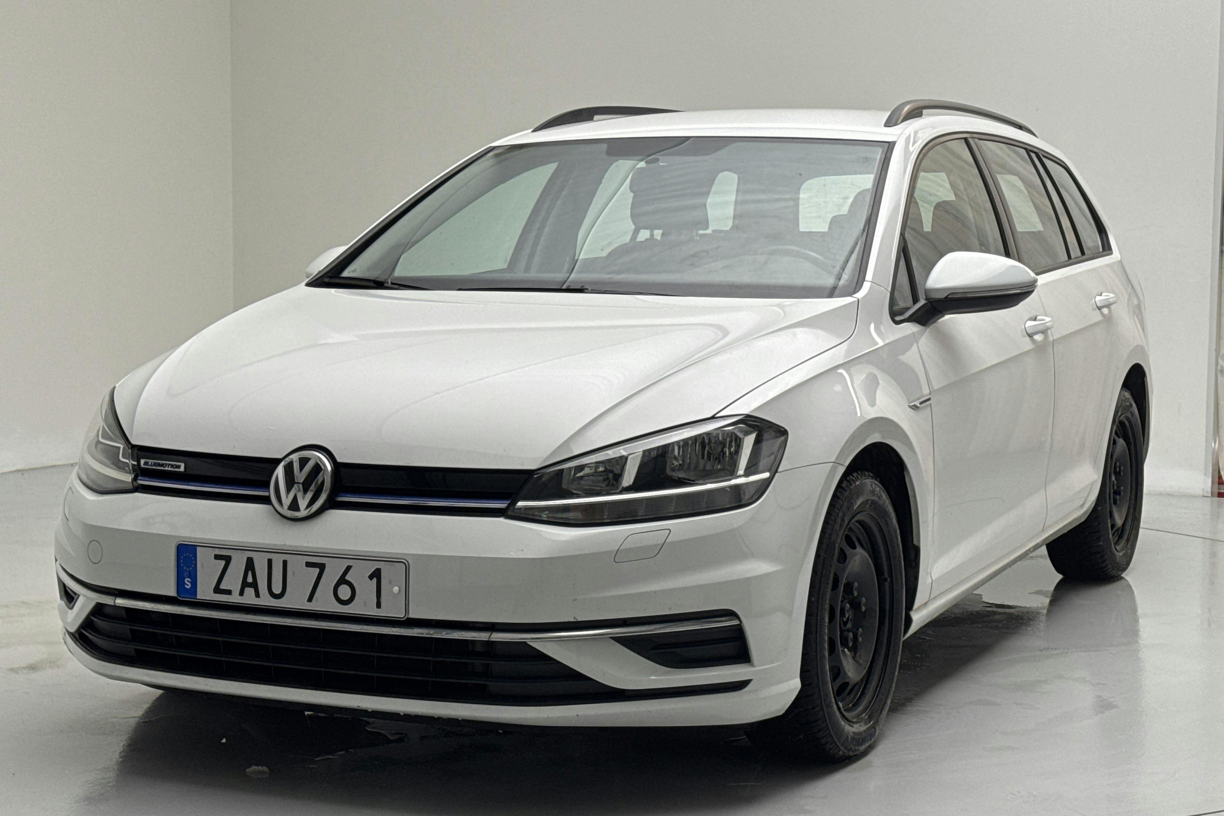 Presentationsfoto 1 av 13: VW Golf VII 1.4 TGI BlueMotion Sportscombi (110hk) - 6 849 mil - Manuell - vit - 2018