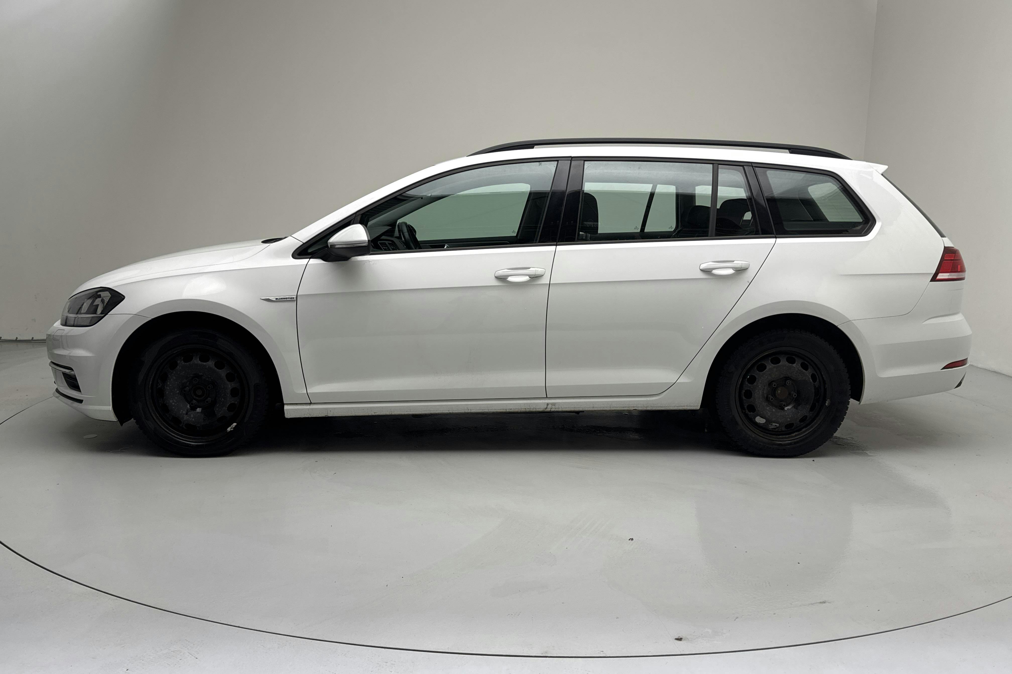 Præsentationsfoto 2 af 13: VW Golf VII 1.4 TGI BlueMotion Sportscombi (110hk) - 61 590 kilometer - Manuel - Hvid - 2018