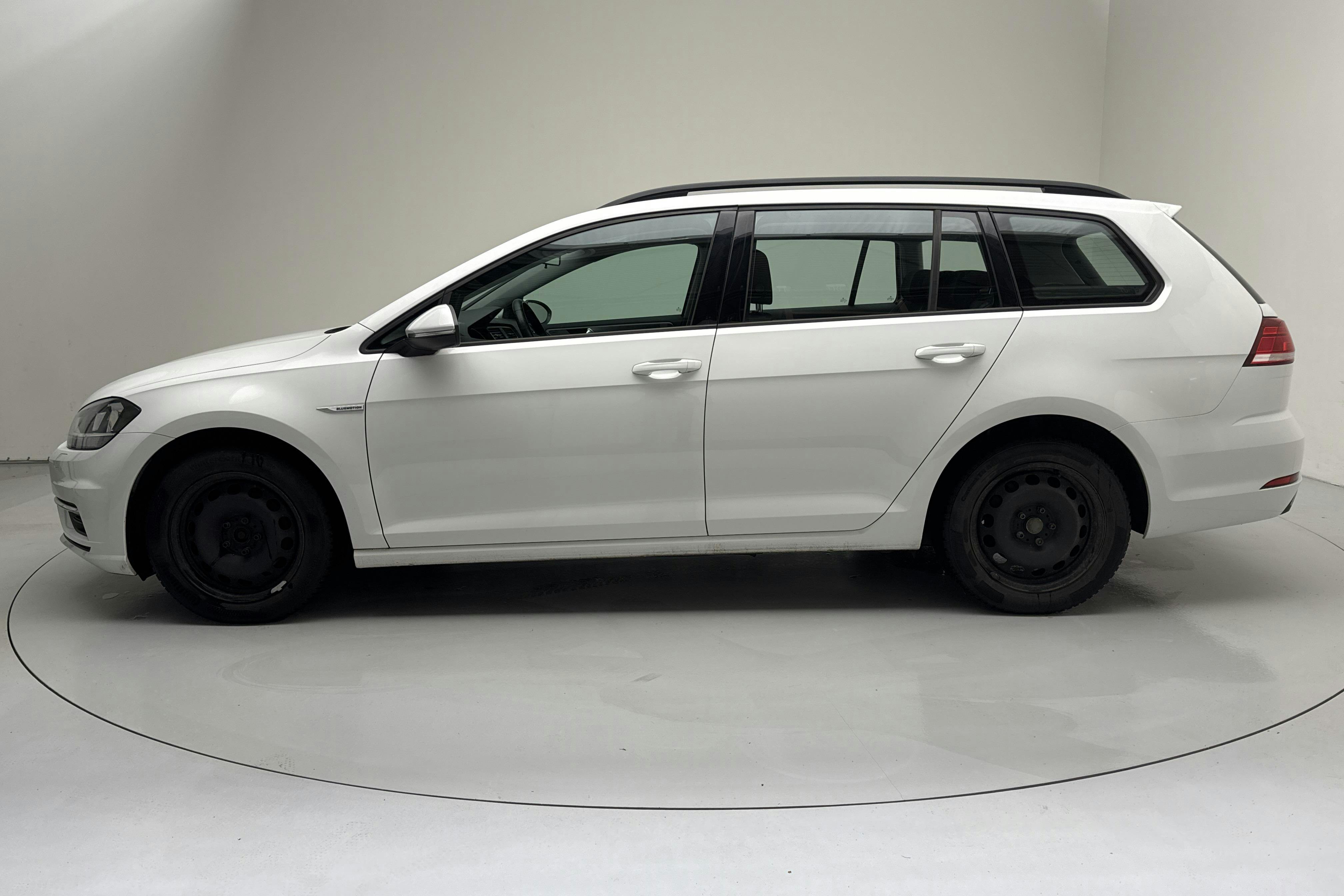 Præsentationsfoto 2 af 13: VW Golf VII 1.4 TGI BlueMotion Sportscombi (110hk) - 63 320 kilometer - Manuel - Hvid - 2018