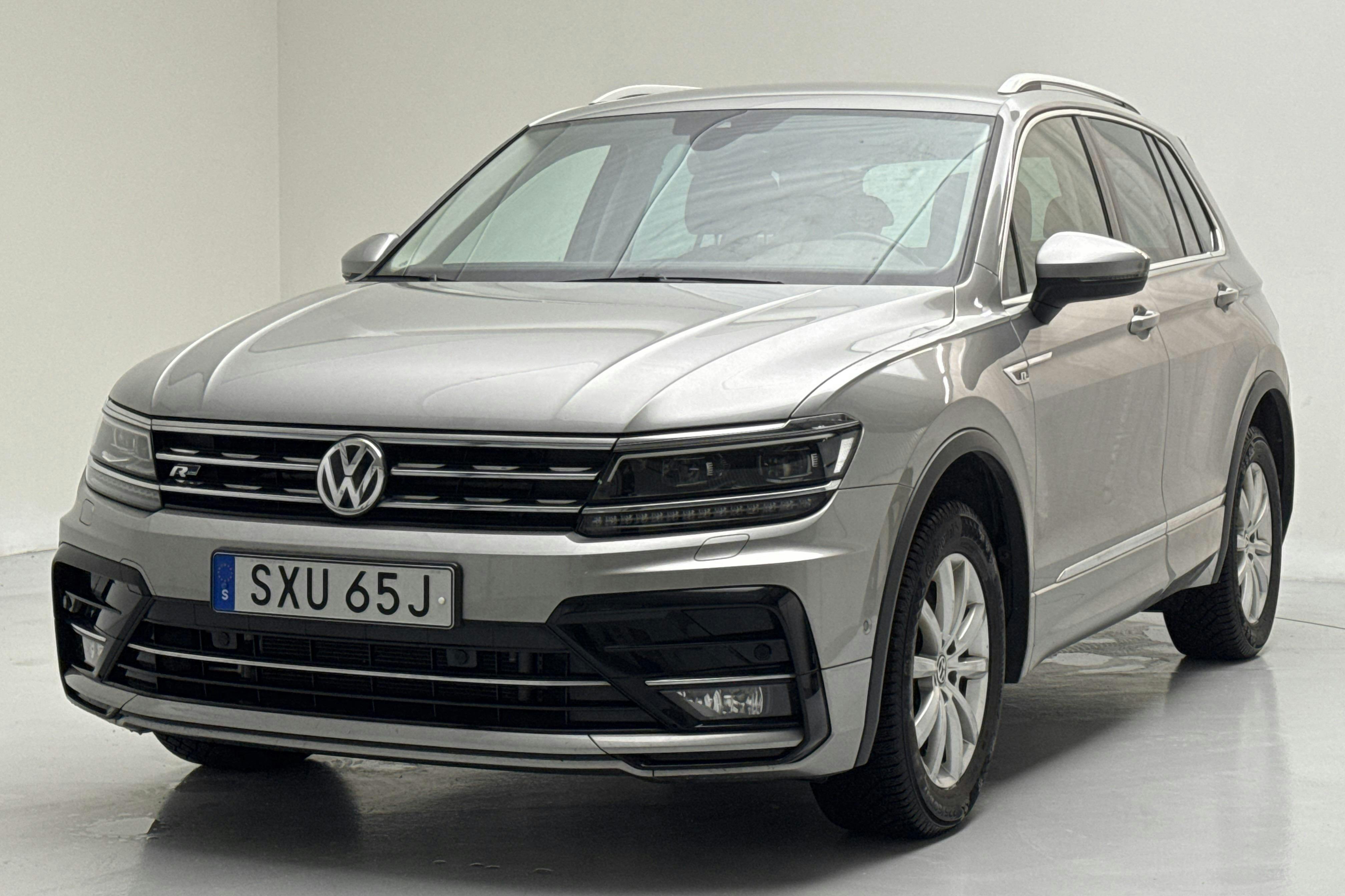 Presentationsfoto 1 av 15: VW Tiguan 2.0 TDI 4MOTION (190hk) - 5 974 mil - Automat - grå - 2019