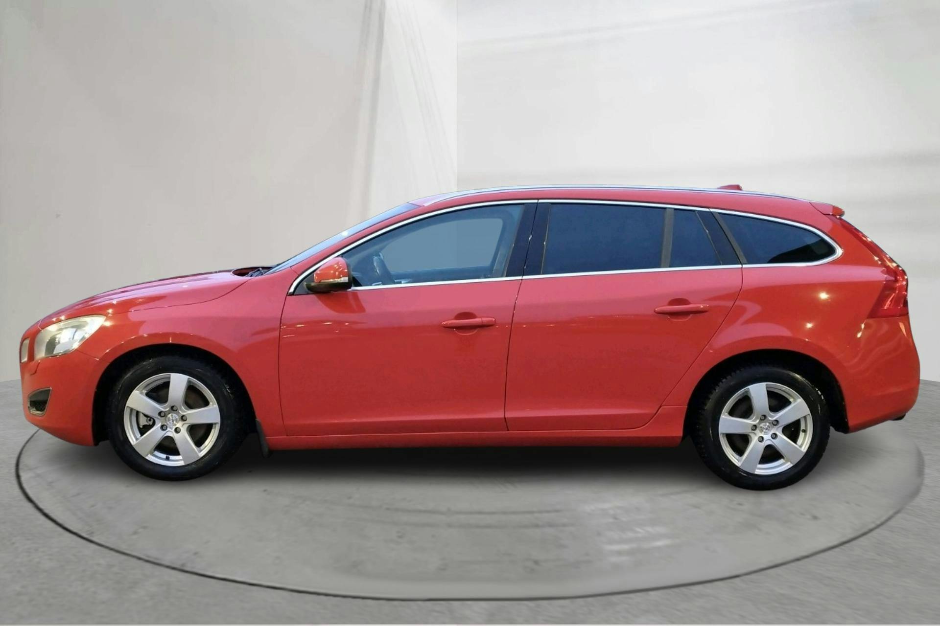 Presentationsfoto 2 av 13: Volvo V60 D3 (163hk) - 29 368 mil - Manuell - röd - 2012
