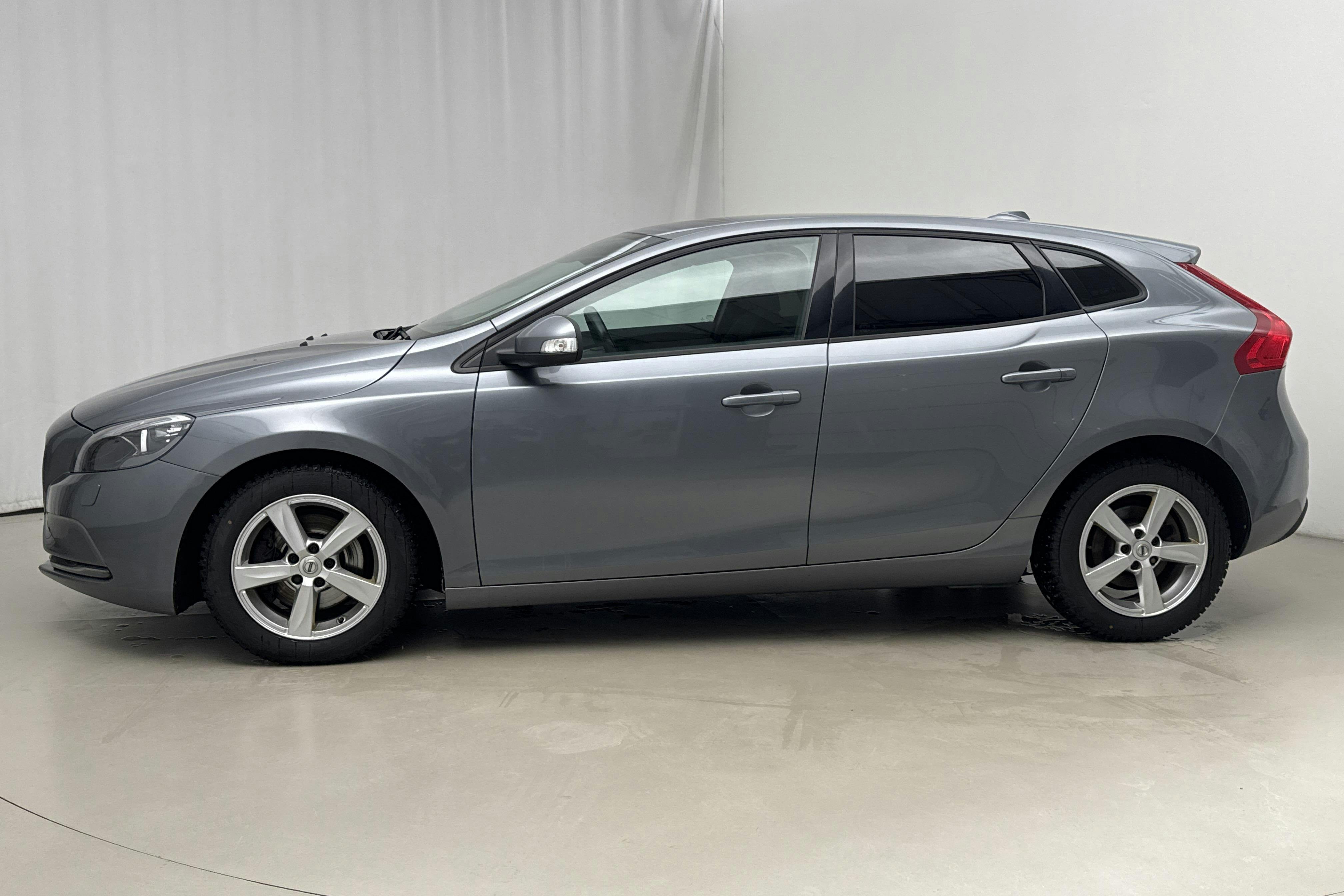 Presentation photo 2 of 15: Volvo V40 T2 (122hk) - 117 950 km - Manual - gray - 2017