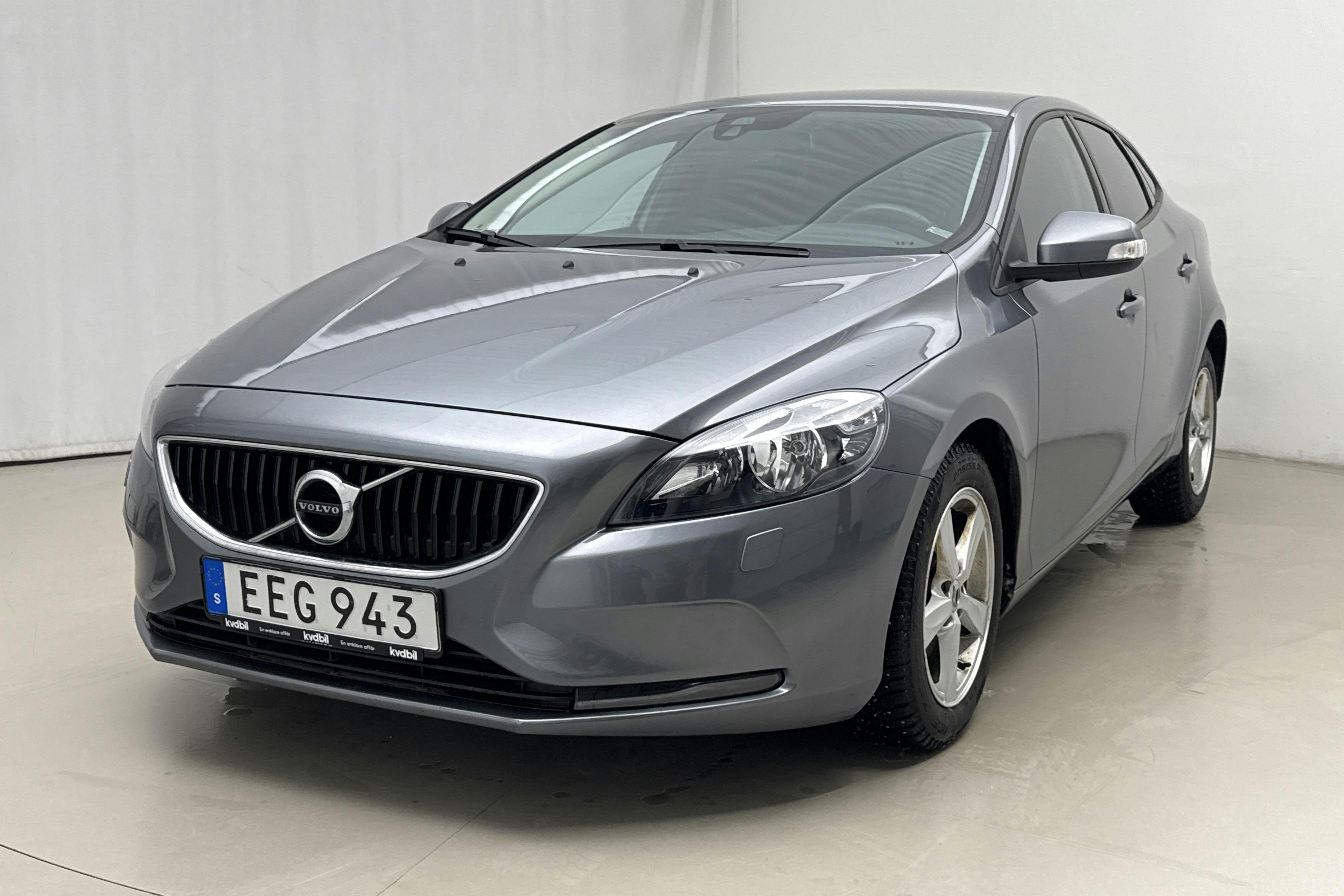 Presentation photo 1 of 15: Volvo V40 T2 (122hk) - 117 950 km - Manual - gray - 2017