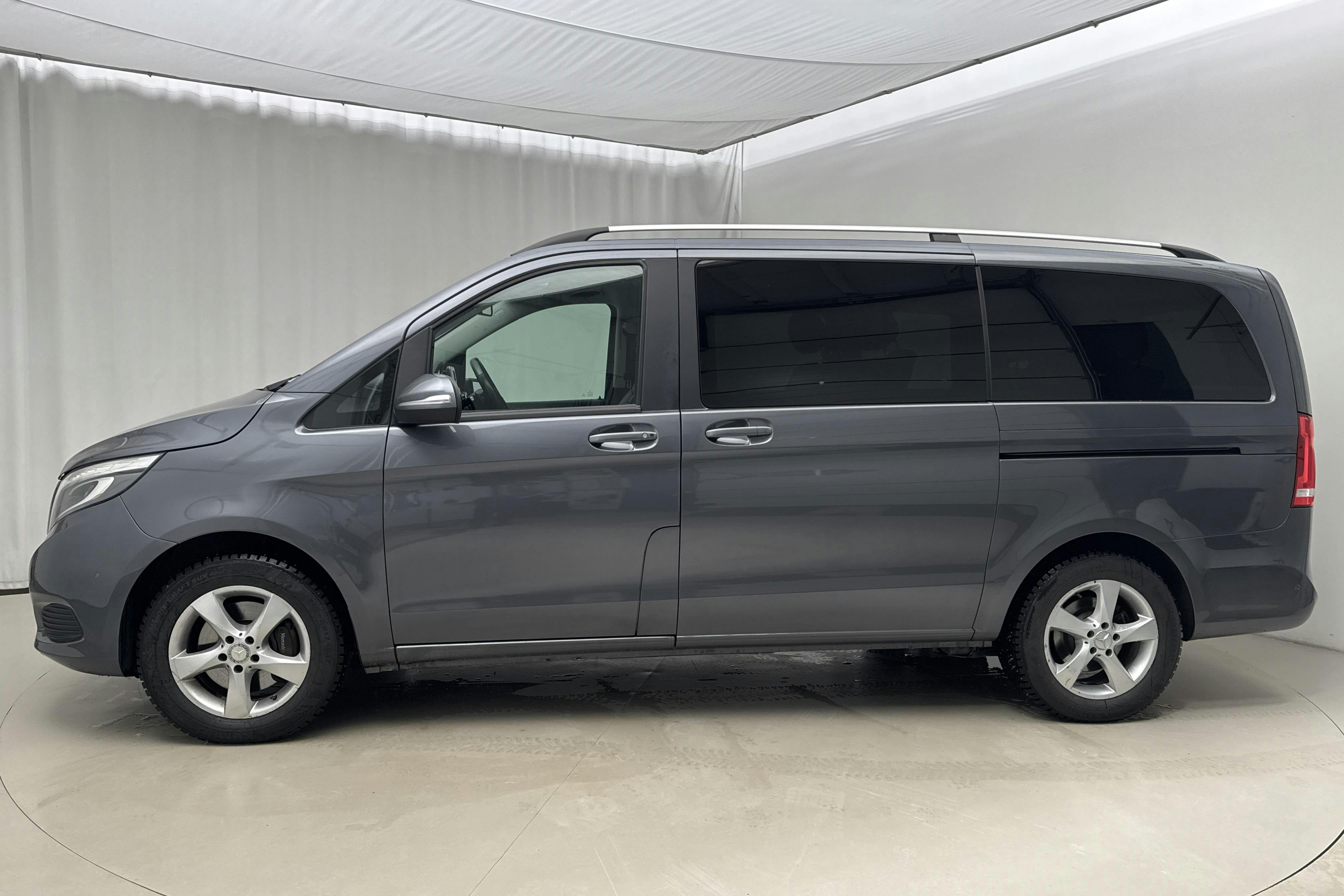 Presentationsfoto 2 av 19: Mercedes V 220 d 4MATIC W447 (163hk) - 24 821 mil - Automat - grå - 2016
