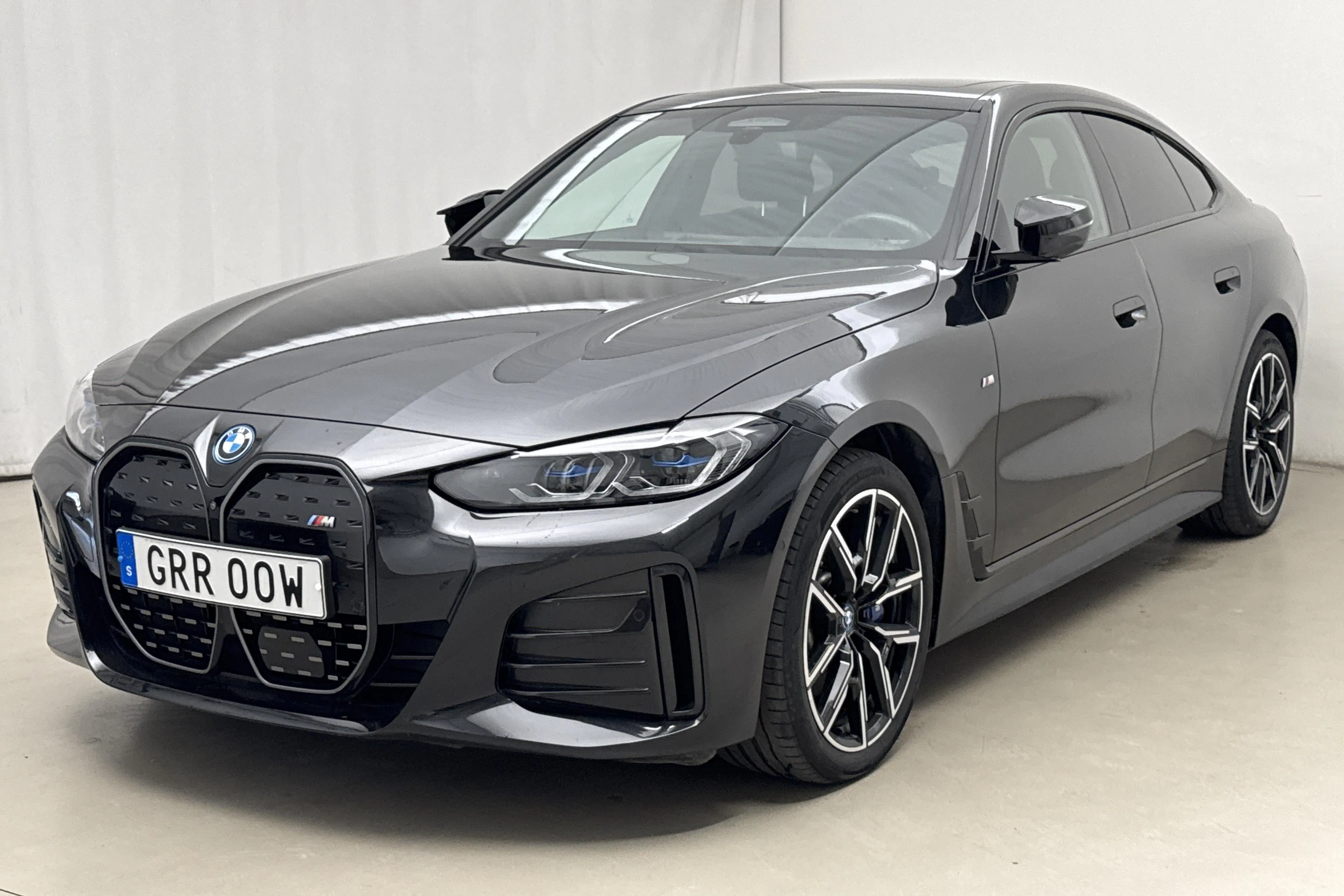 Presentation photo 1 of 29: BMW i4 M50 xDrive, G26 (544) - 19 780 km - Automatic - black - 2024