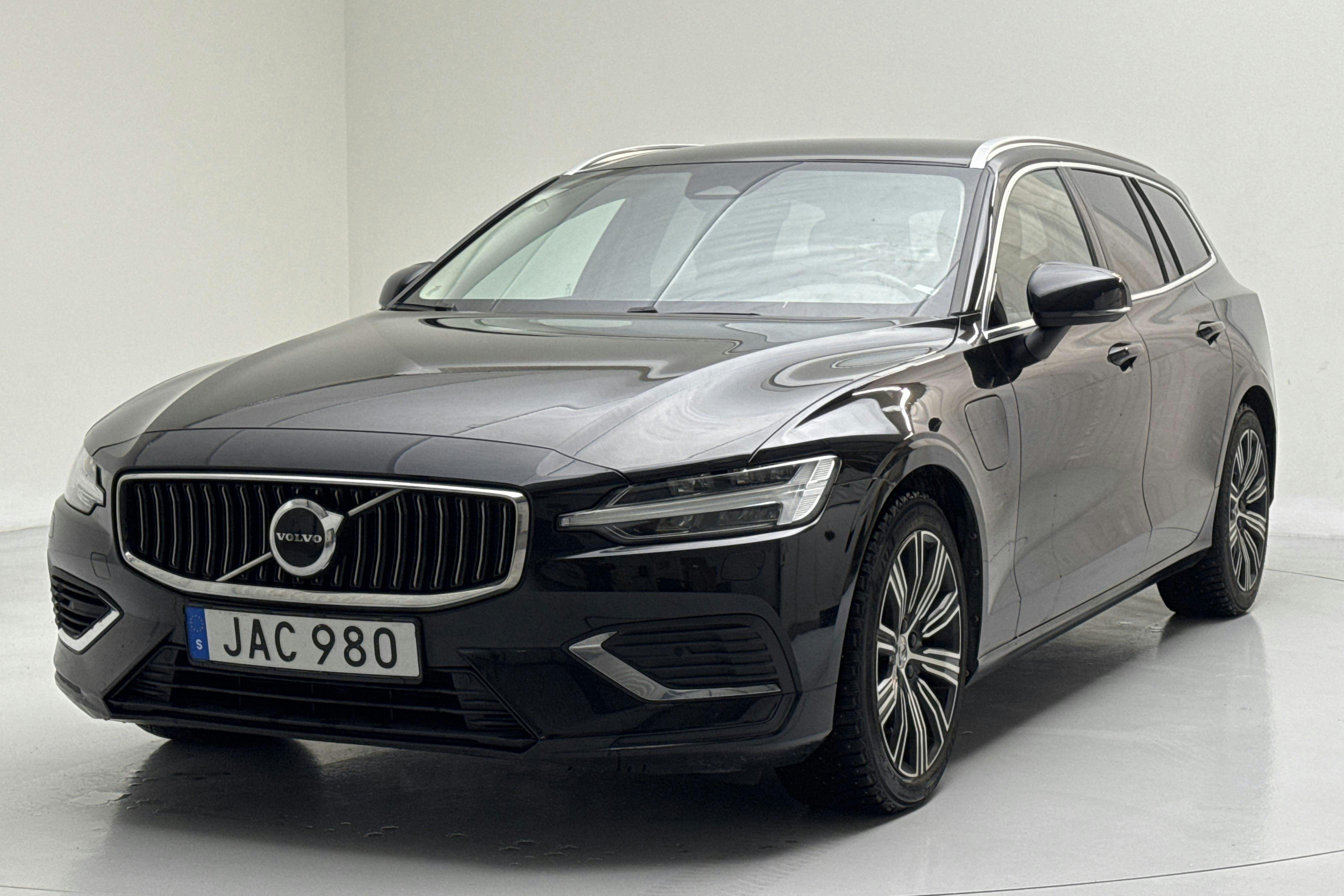 Presentationsfoto 1 av 18: Volvo V60 T6 AWD Recharge (350hk) - 6 504 mil - Automat - svart - 2023