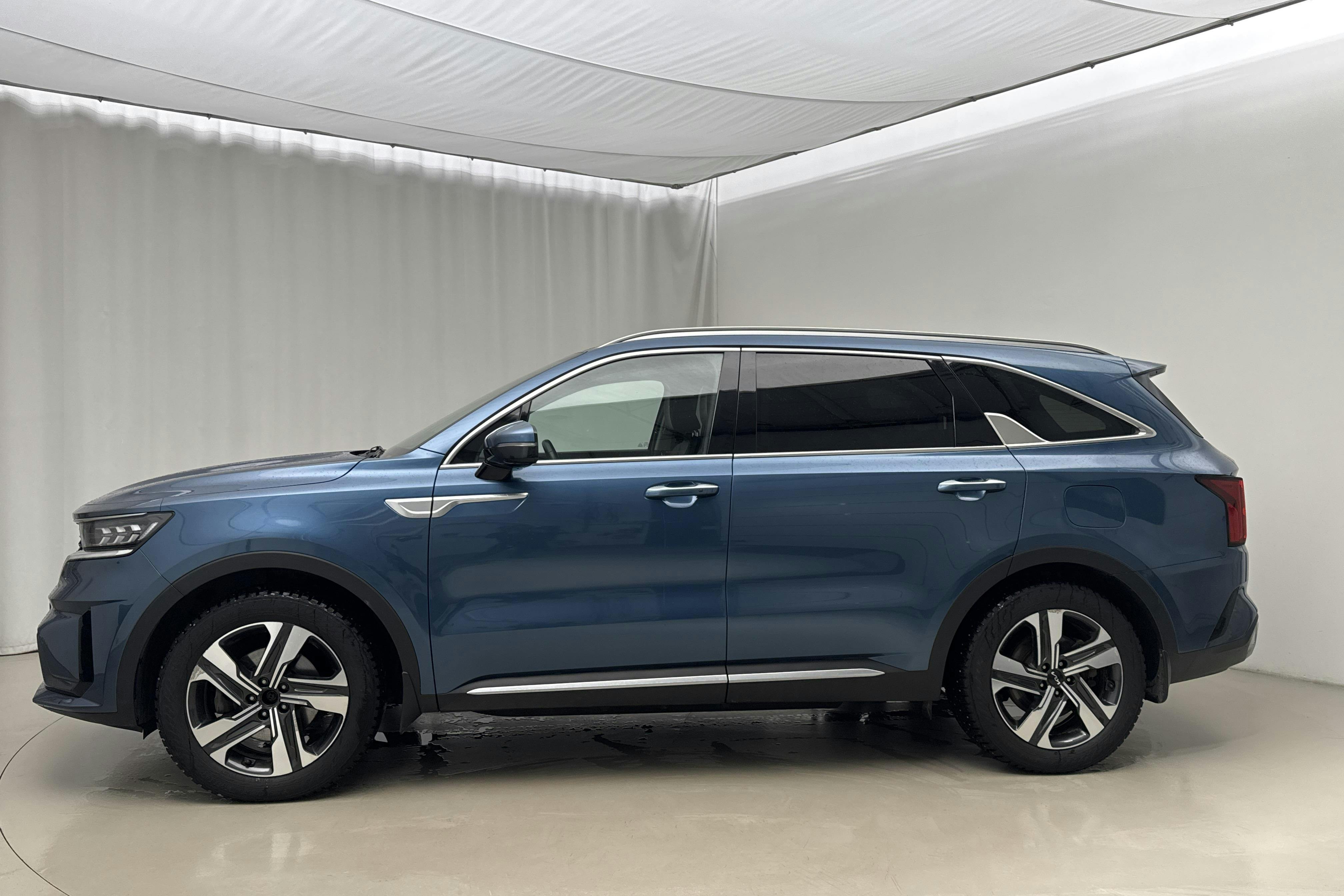 Zdjęcie prezentacyjne 2 z 22: KIA Sorento 1.6 T-GDi Plug-in Hybrid AWD (265hk) - 114 980 km - Automatyczna - niebieski - 2022