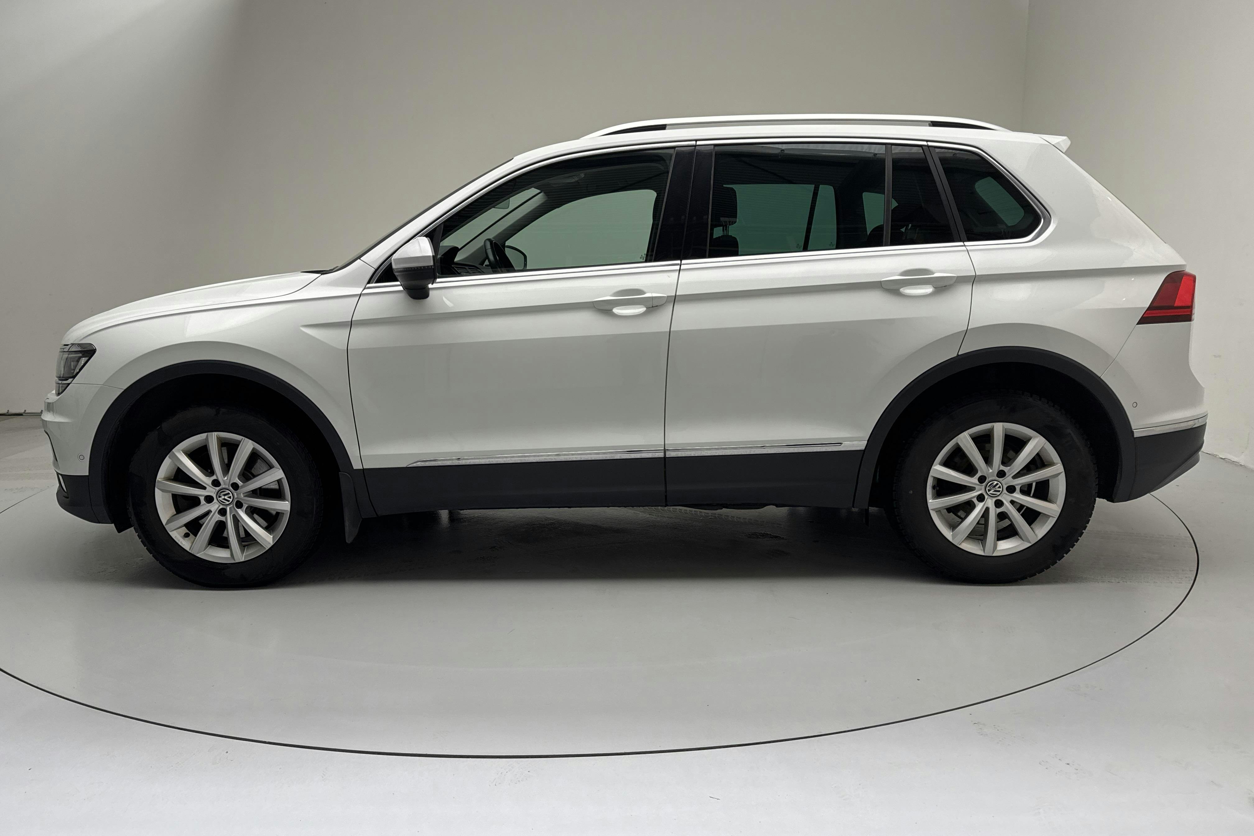 Esittelykuva 2 osoitteesta 14: VW Tiguan 2.0 TDI 4MOTION (190hk) - 144 330 km - Automaattinen - valkoinen - 2020