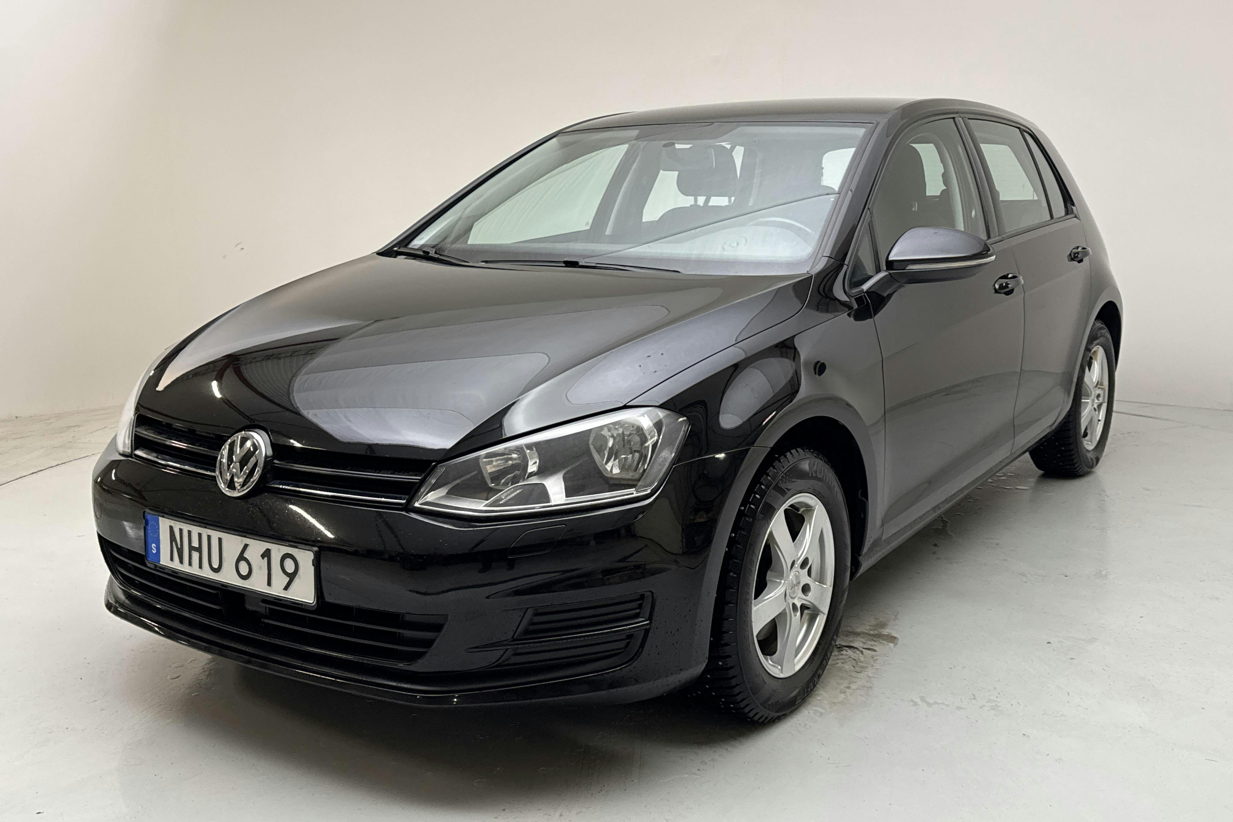 Presentation photo 1 of 13: VW Golf VII 1.2 TSI 5dr (110hk) - 66 350 km - Automatic - black - 2016