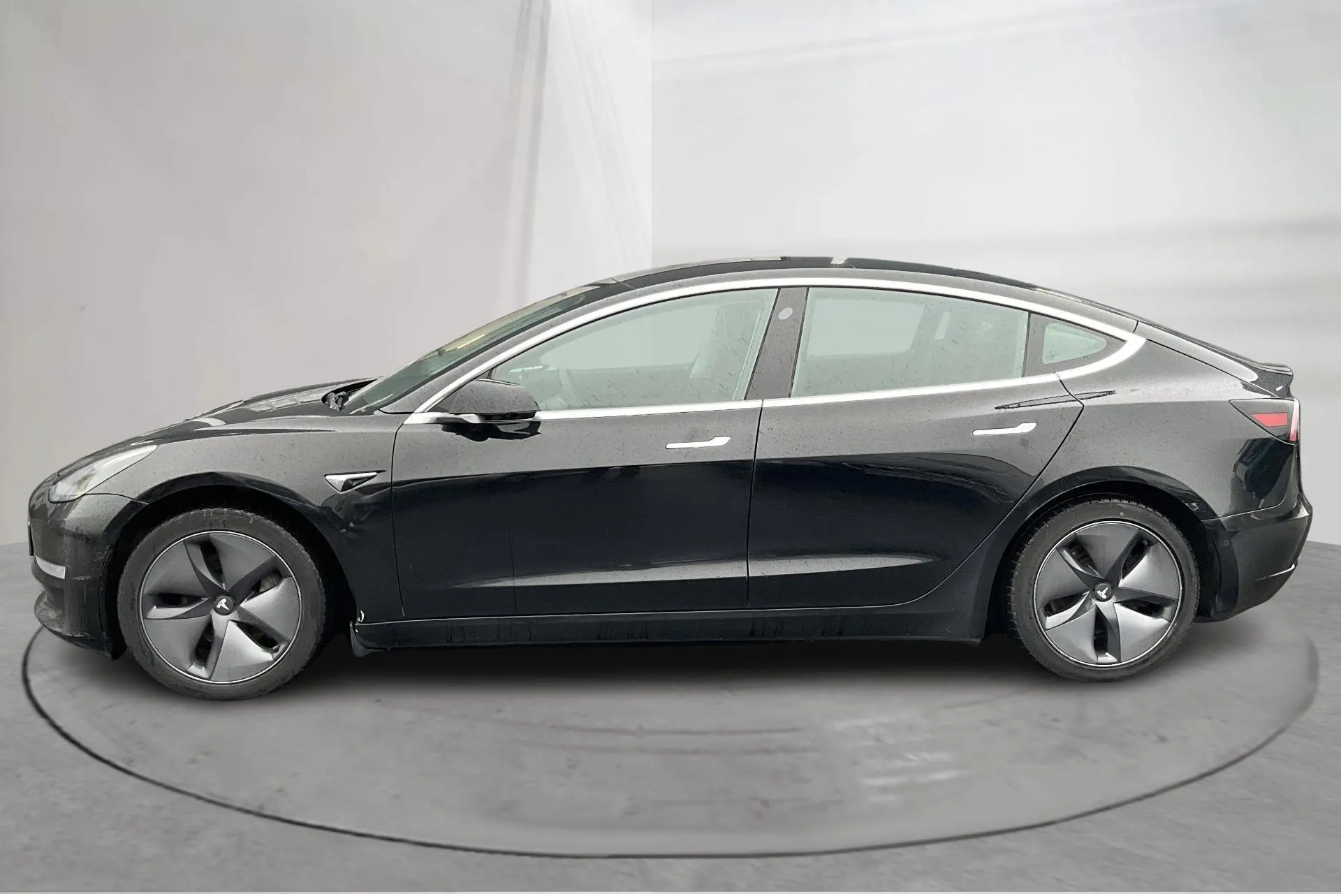 Presentation photo 2 of 18: Tesla Model 3 Long Range Dual Motor AWD - 172 190 km - Automatic - black - 2019
