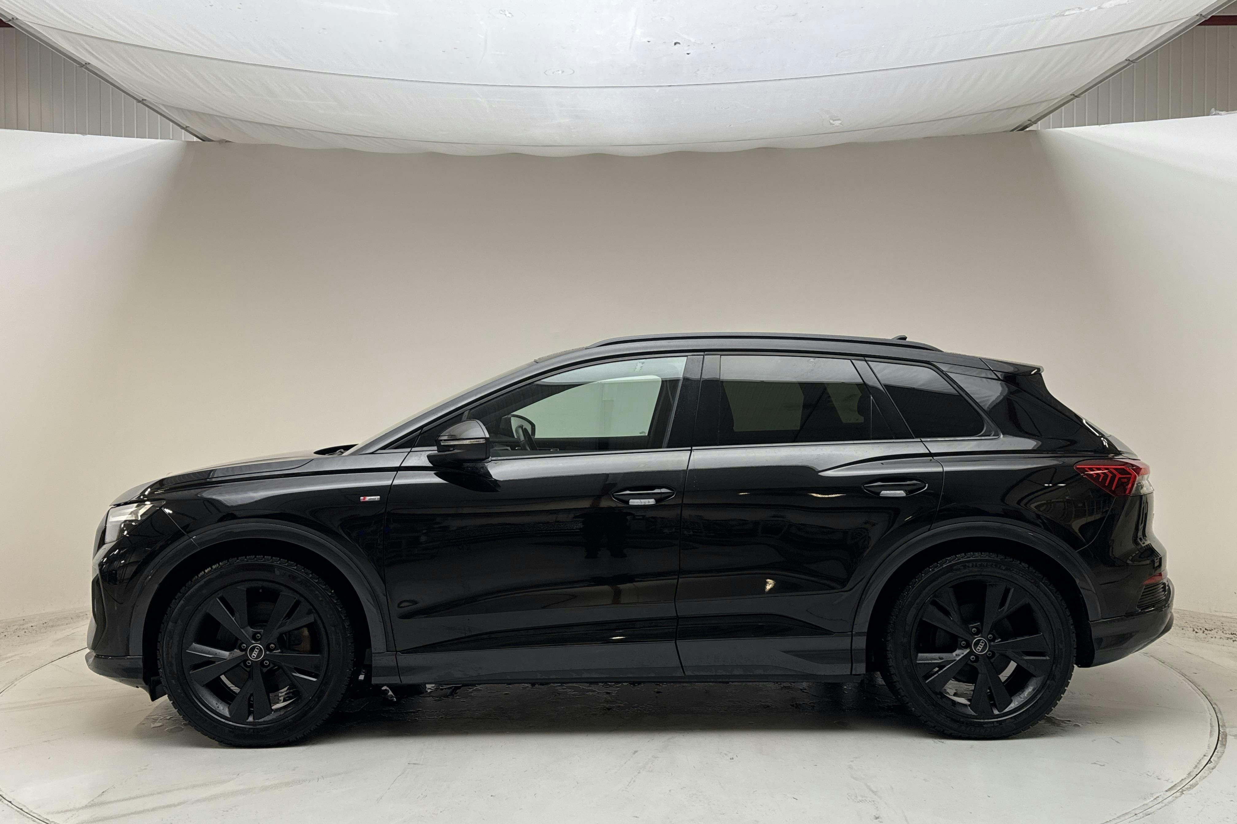 Presentation photo 2 of 14: Audi Q4 40 e-tron 77kWh (204hk) - 93 260 km - Automatic - black - 2022