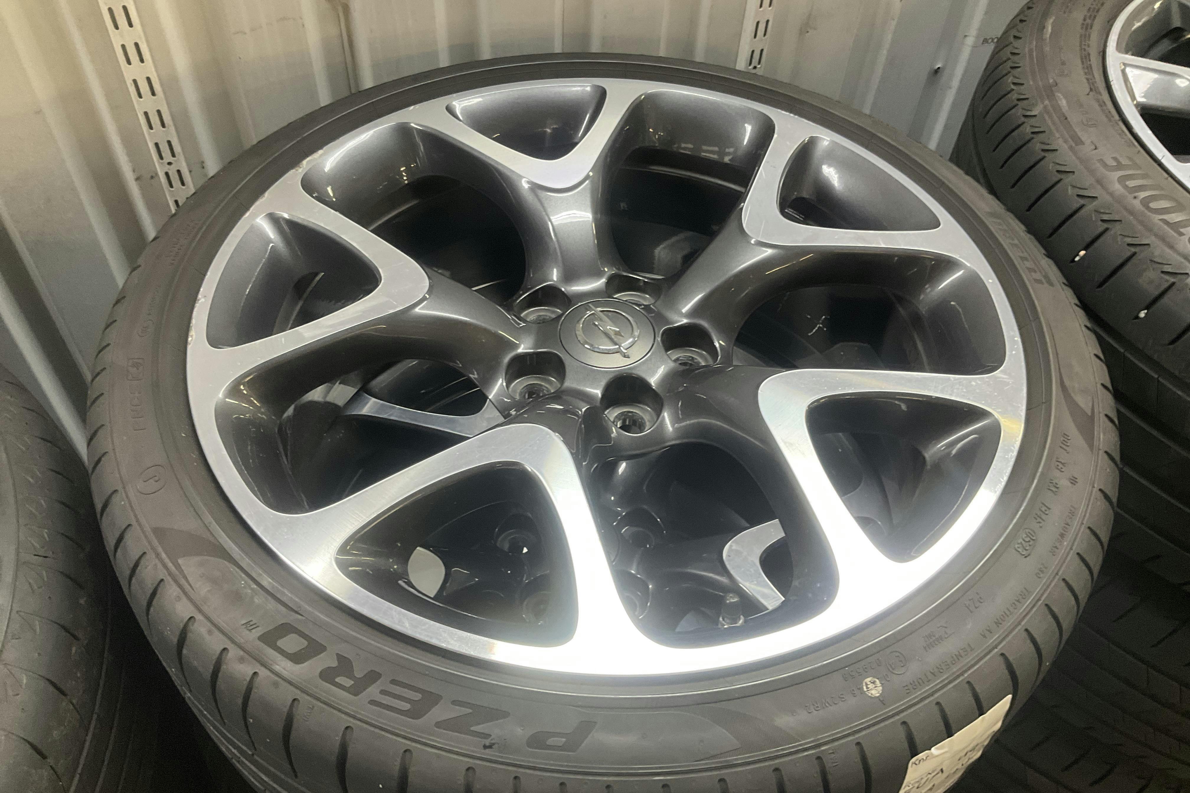 Presentation photo 16 of 16: Opel Insignia OPC 2.8 Turbo 4x4 Sports Tourer (325hk) - 105 800 km - Manual - white - 2015