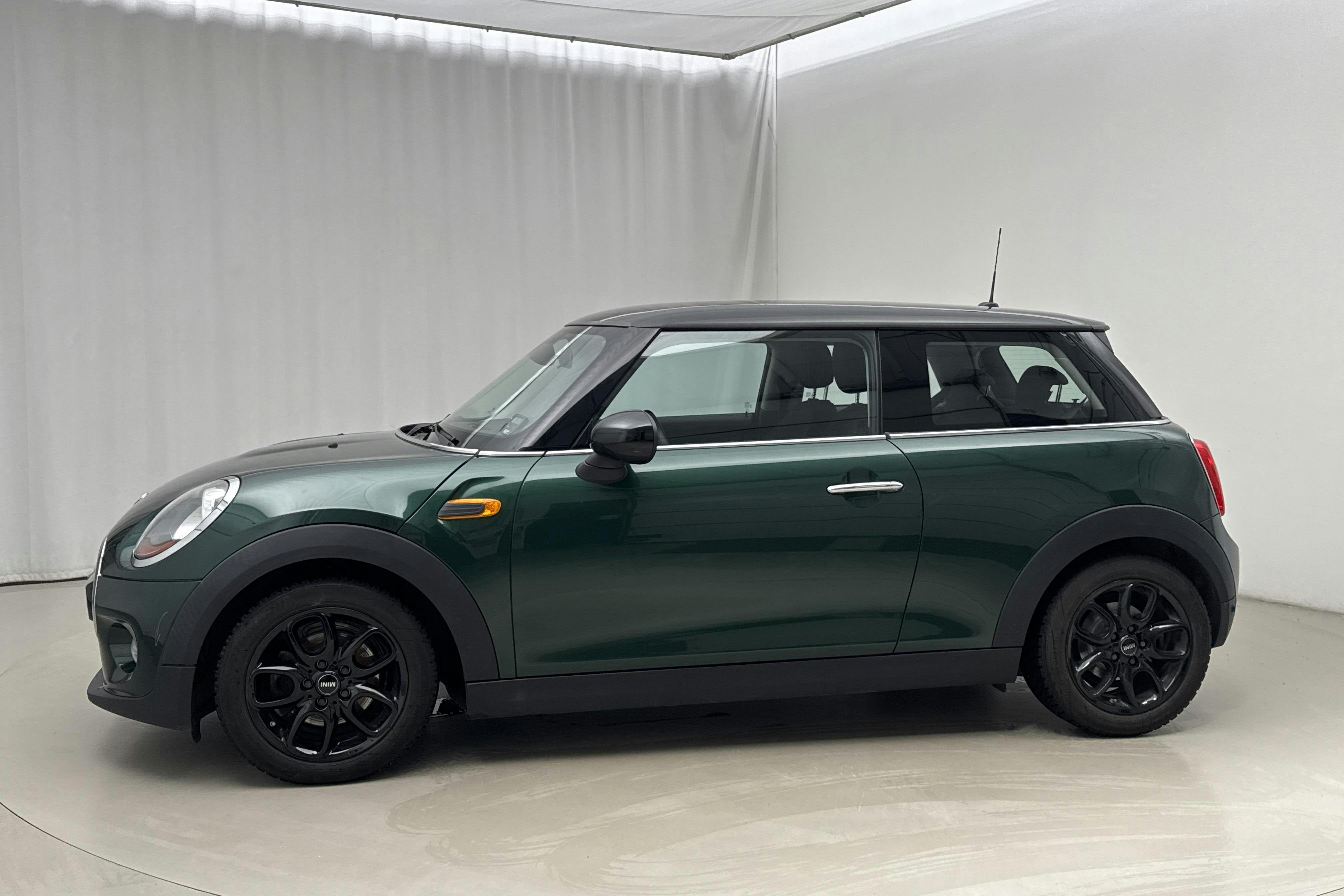 Presentation photo 2 of 12: MINI Cooper D 3dr (116hk) - 112 220 km - Manual - green - 2015