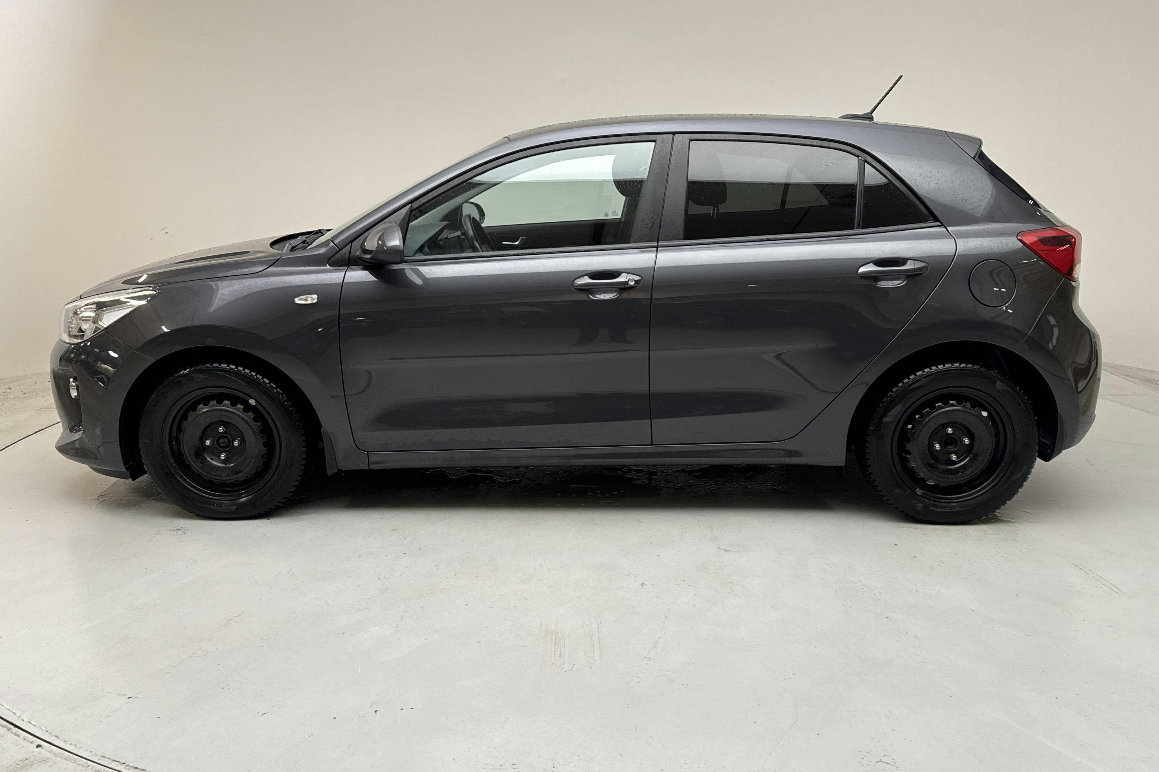 Presentationsfoto 2 av 13: KIA Rio 1.2 (84hk) - 2 435 mil - Manuell - grå - 2019