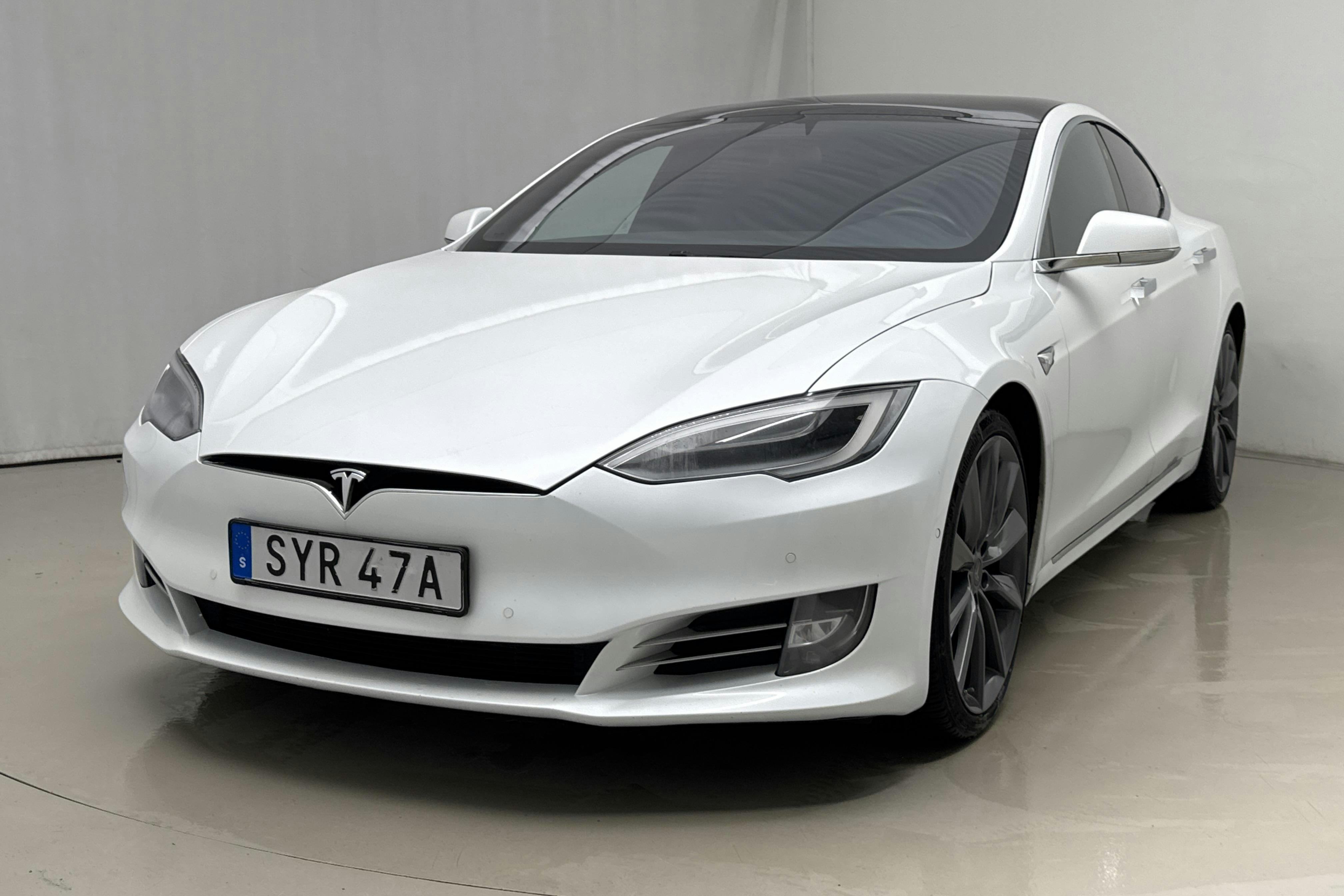 Presentationsfoto 1 av 24: Tesla Model S Dual Motor Long Range AWD - 20 215 mil - Automat - vit - 2020