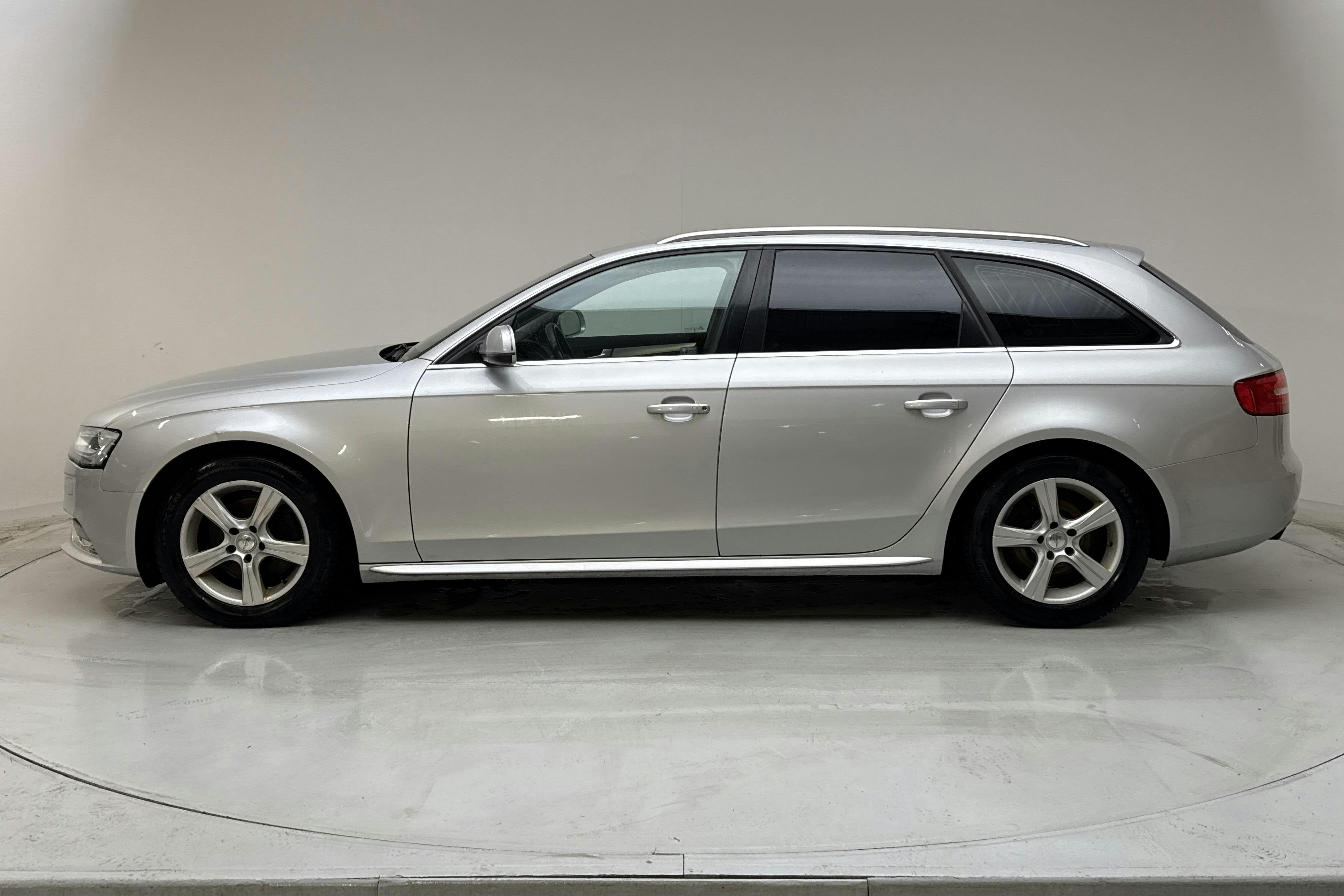 Esittelykuva 2 osoitteesta 14: Audi A4 2.0 TDI Ultra Avant (136hk) - 254 310 km - Manuaalinen - hopea - 2013